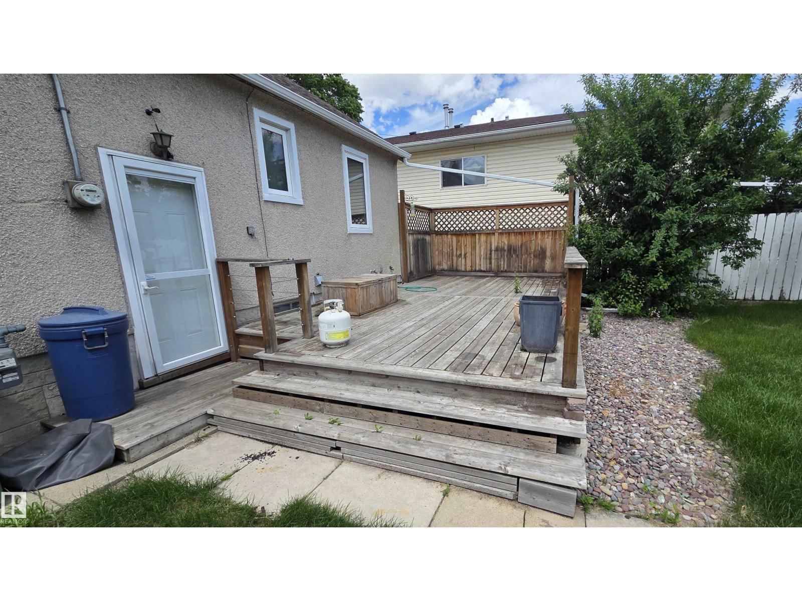 11909 83 ST NW - 3