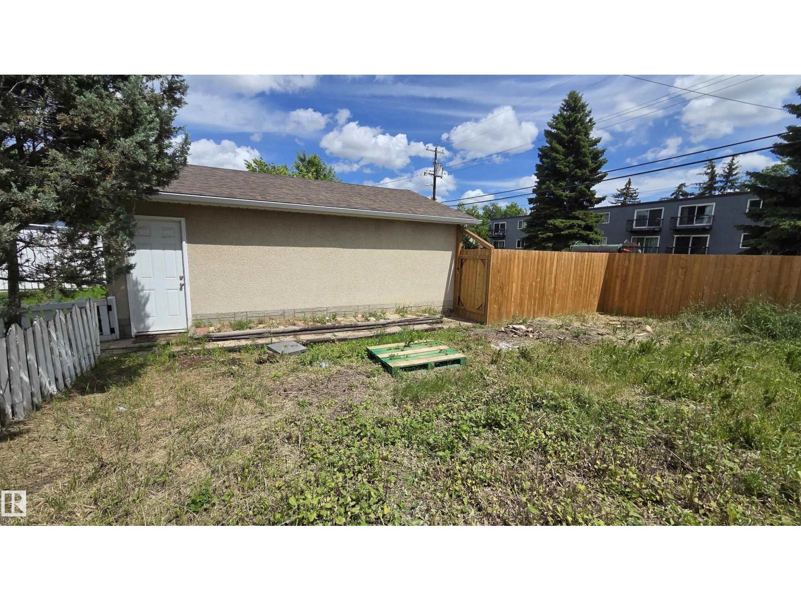 11909 83 ST NW - 5