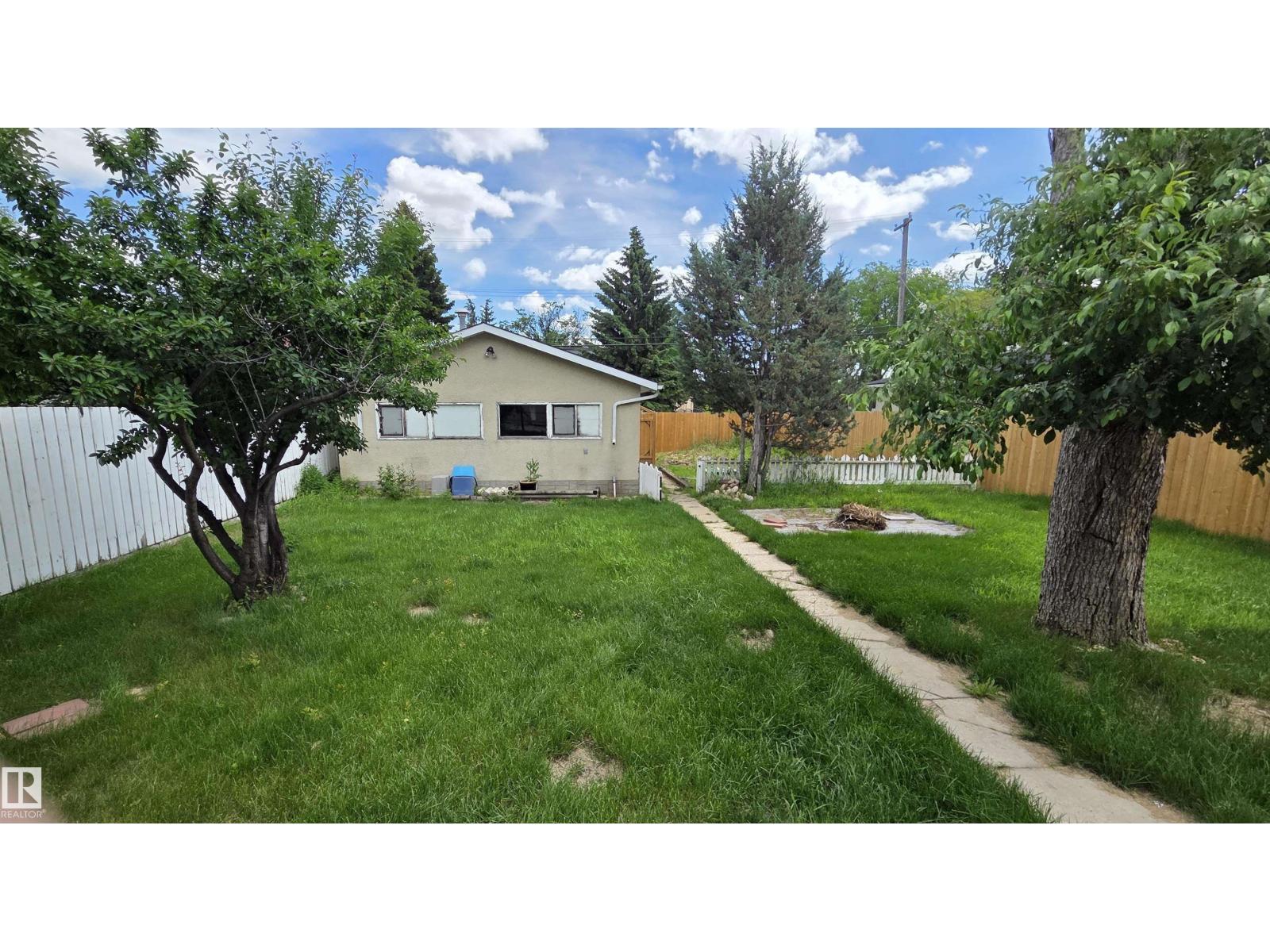 11909 83 ST NW - 6