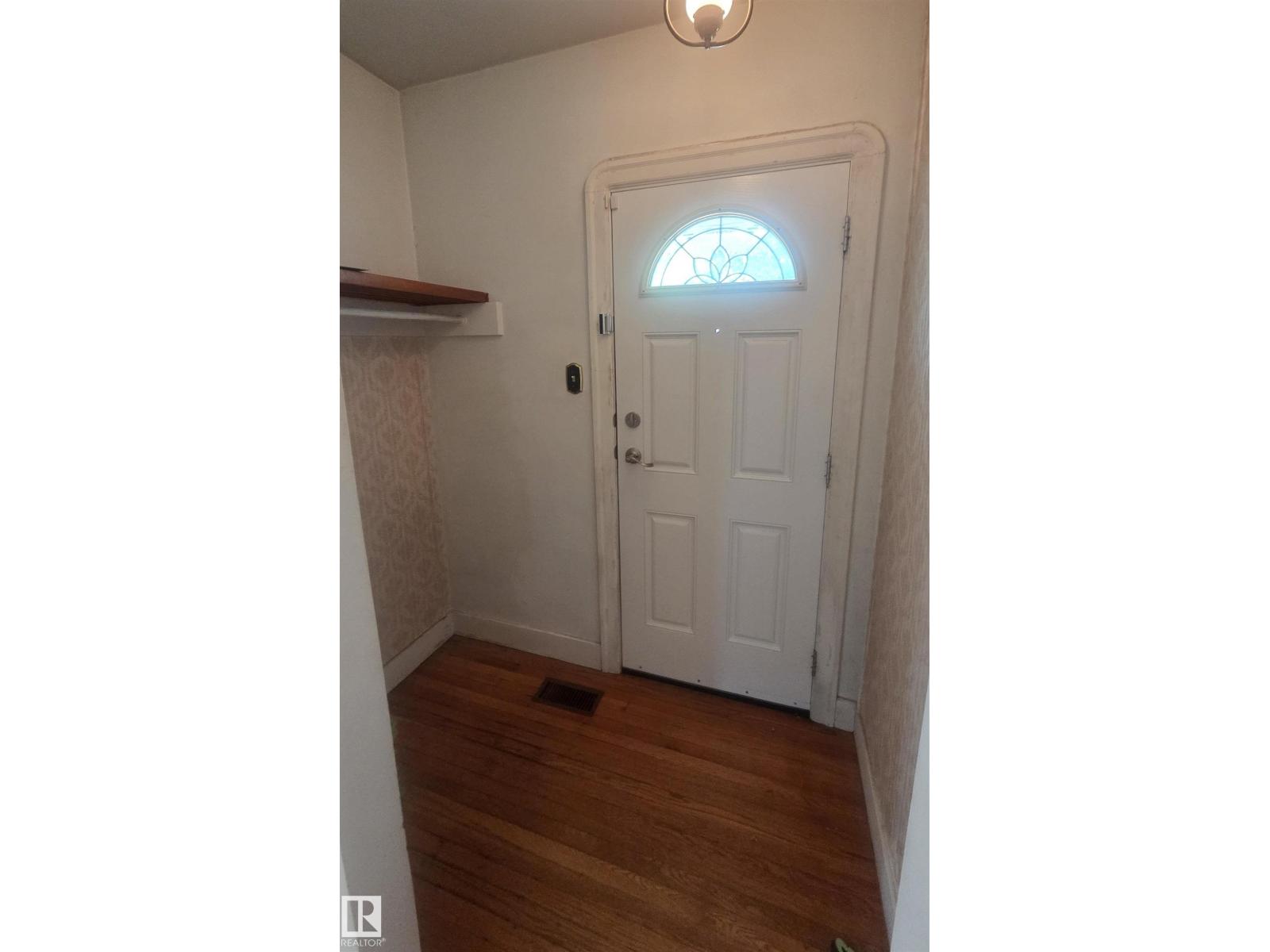 11909 83 ST NW - 8