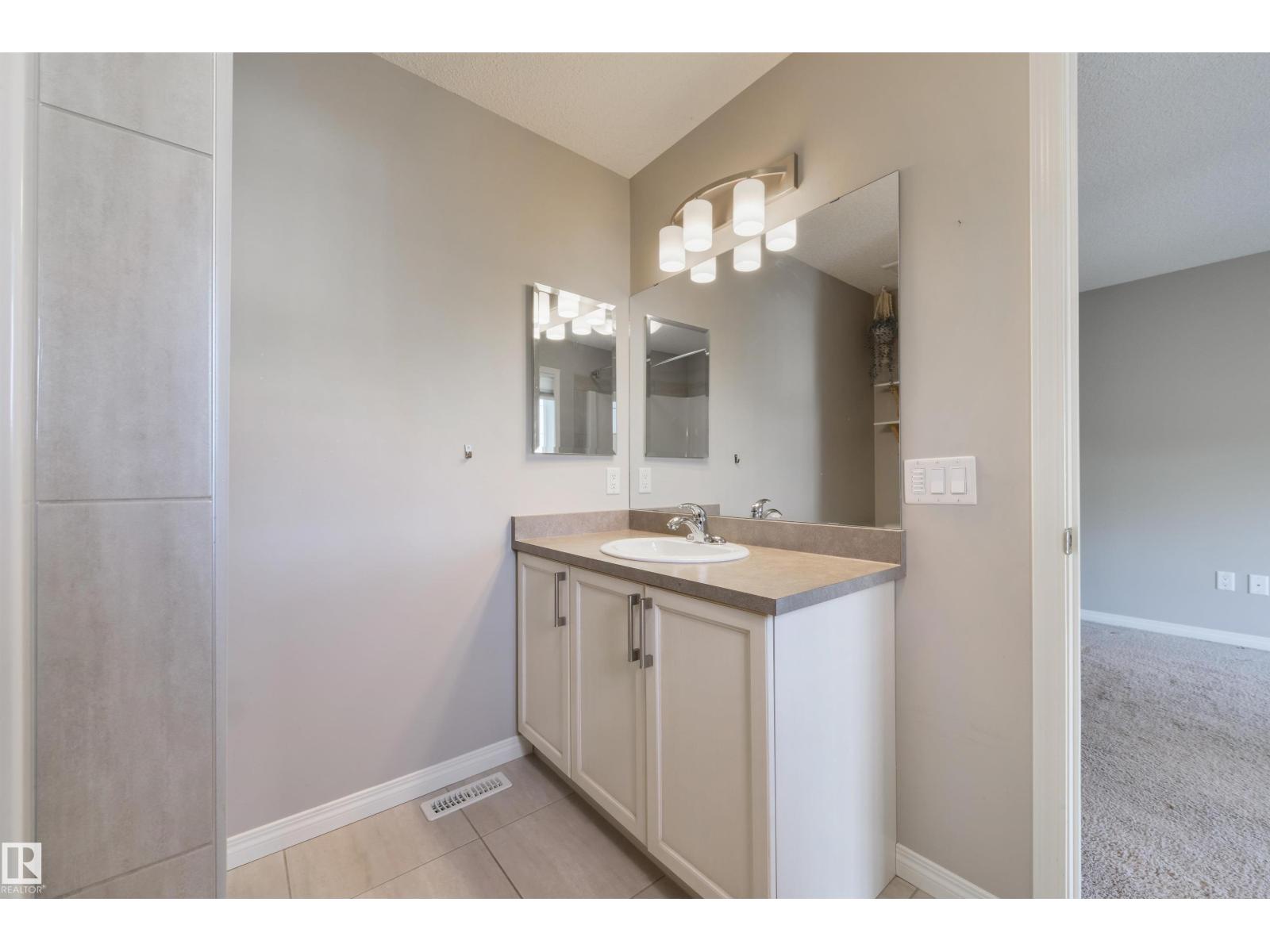 2315 68 ST SW — photo 32
