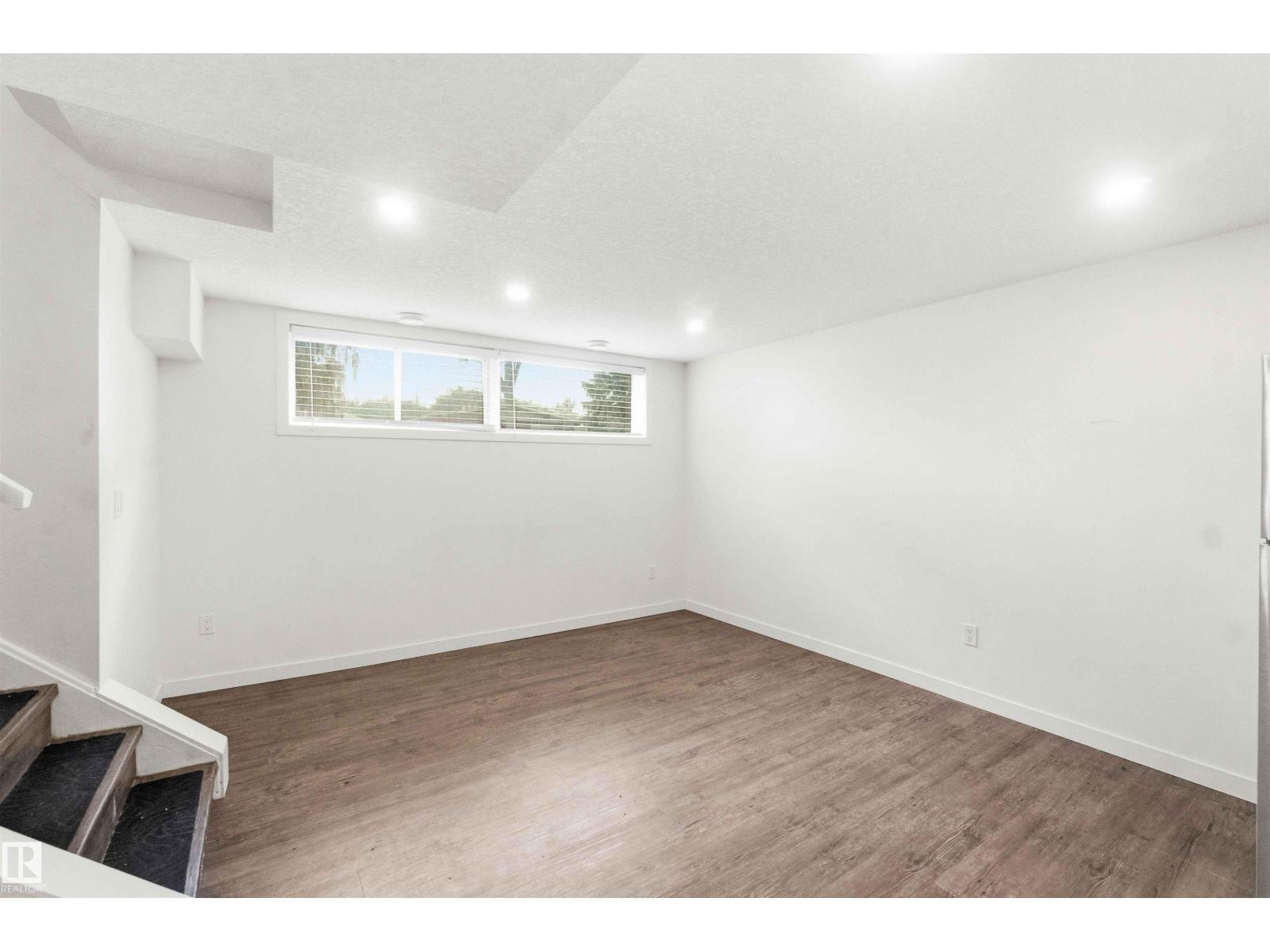 8123 8125 83 AV NW - 28