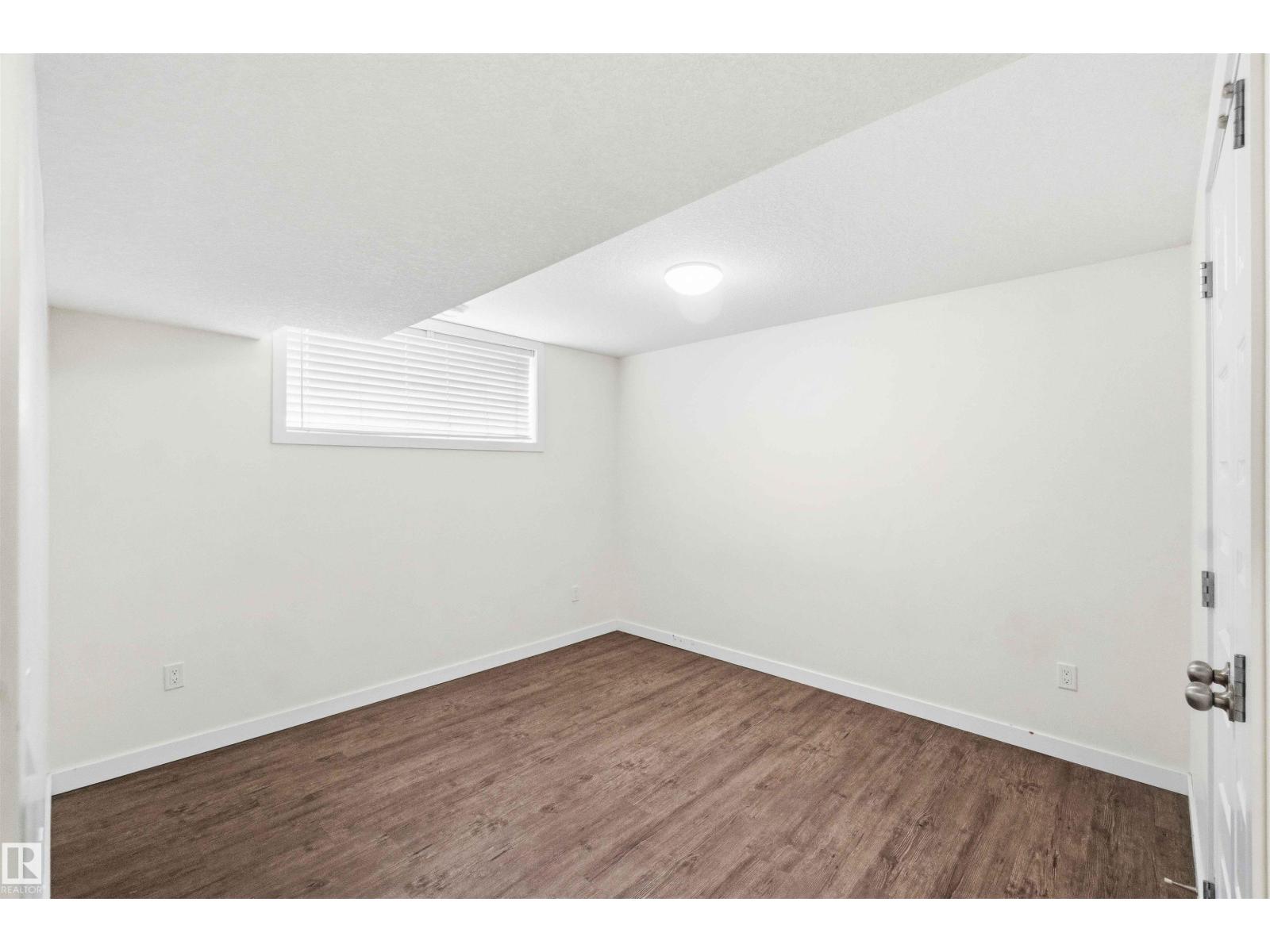 8123 8125 83 AV NW - 39