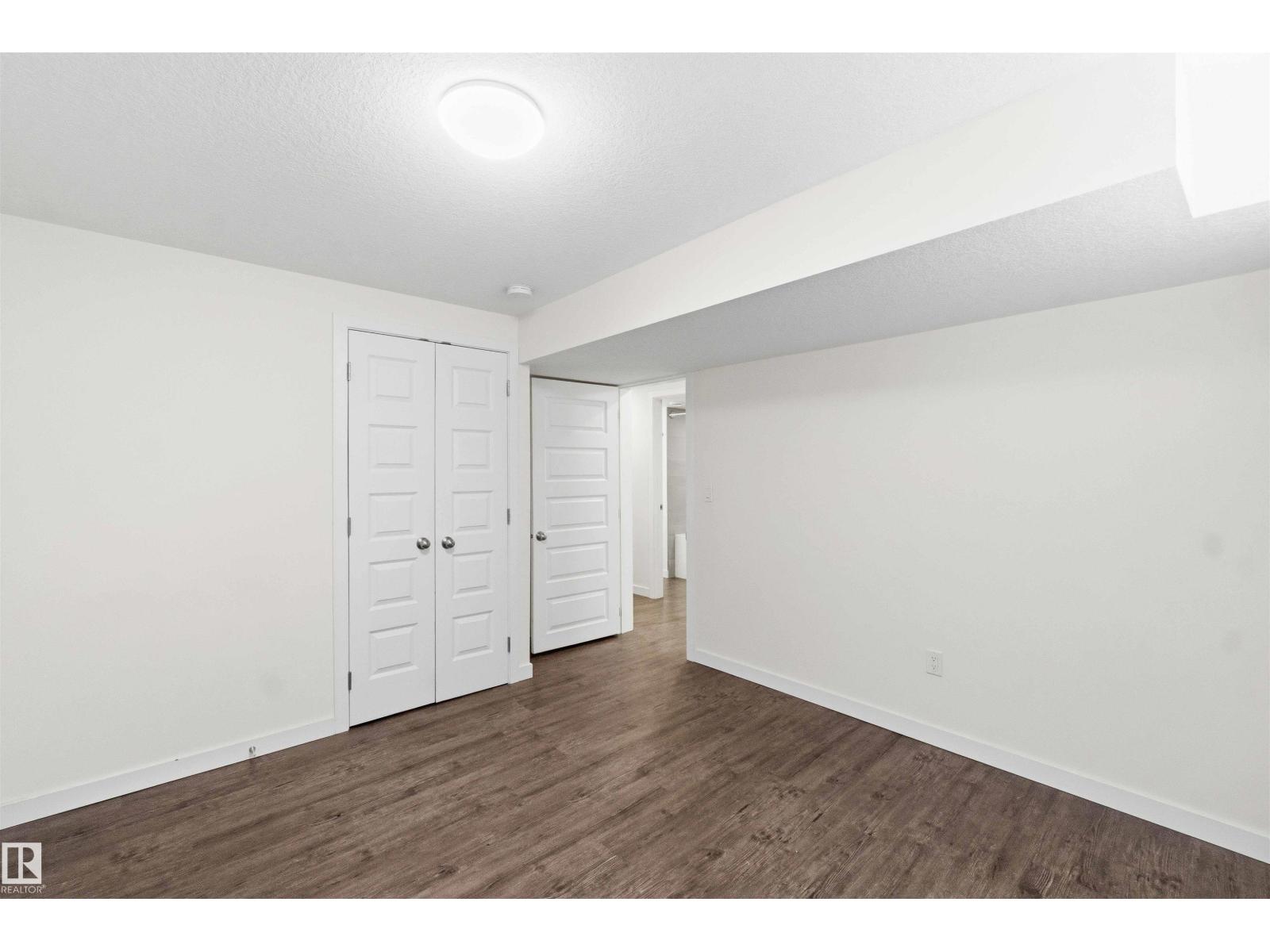 8123 8125 83 AV NW - 40