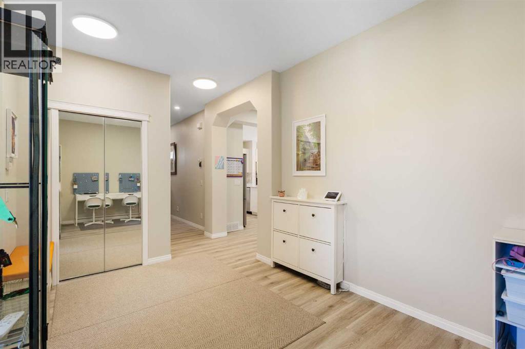 92 Cranleigh Close SE - photo 3