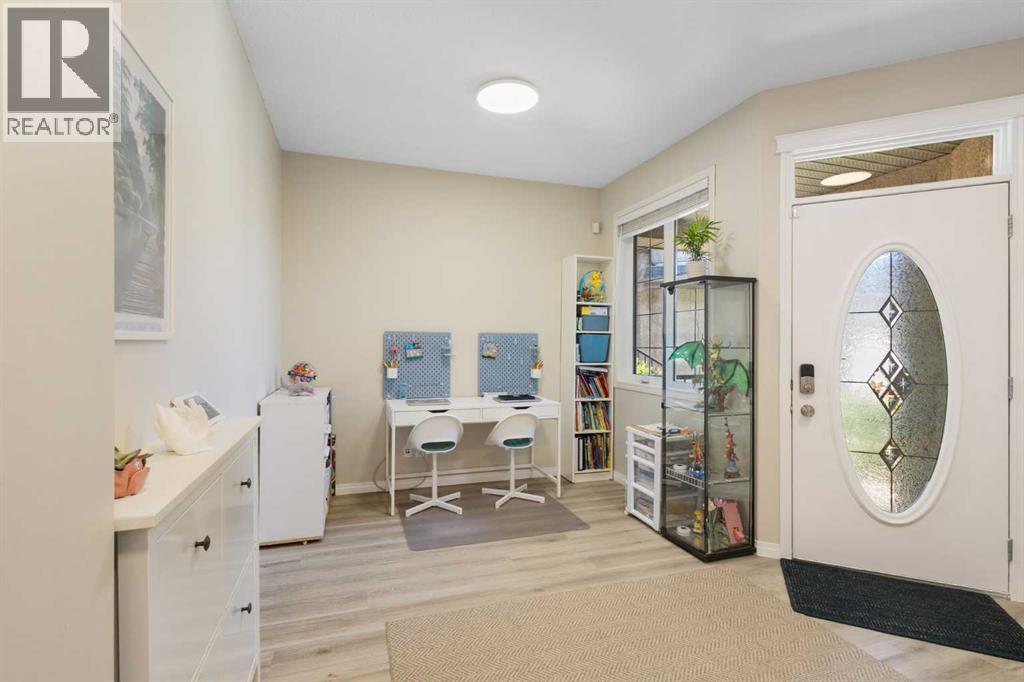 92 Cranleigh Close SE - photo 4