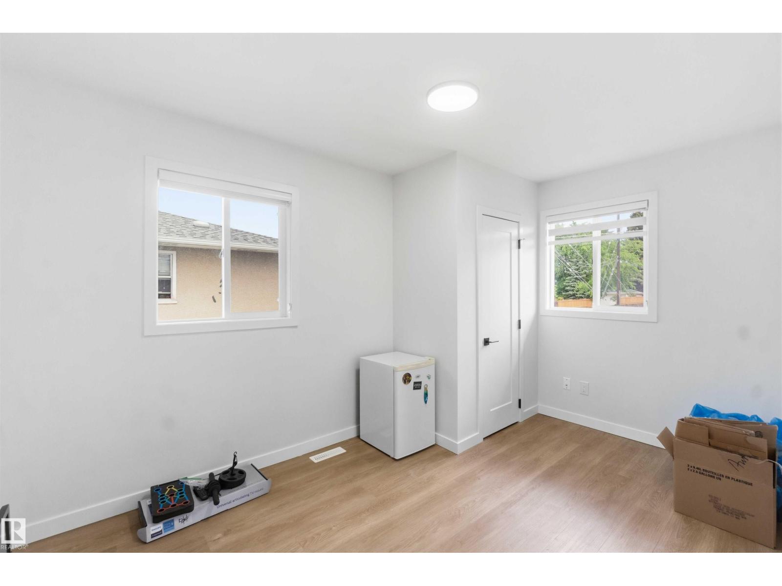 8522 8524 84 AV NW - 18