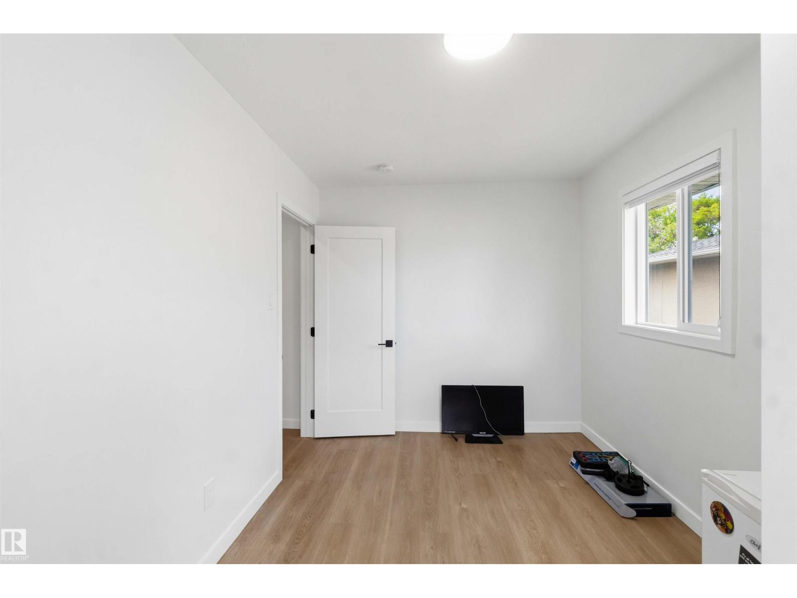 8522 8524 84 AV NW - 19