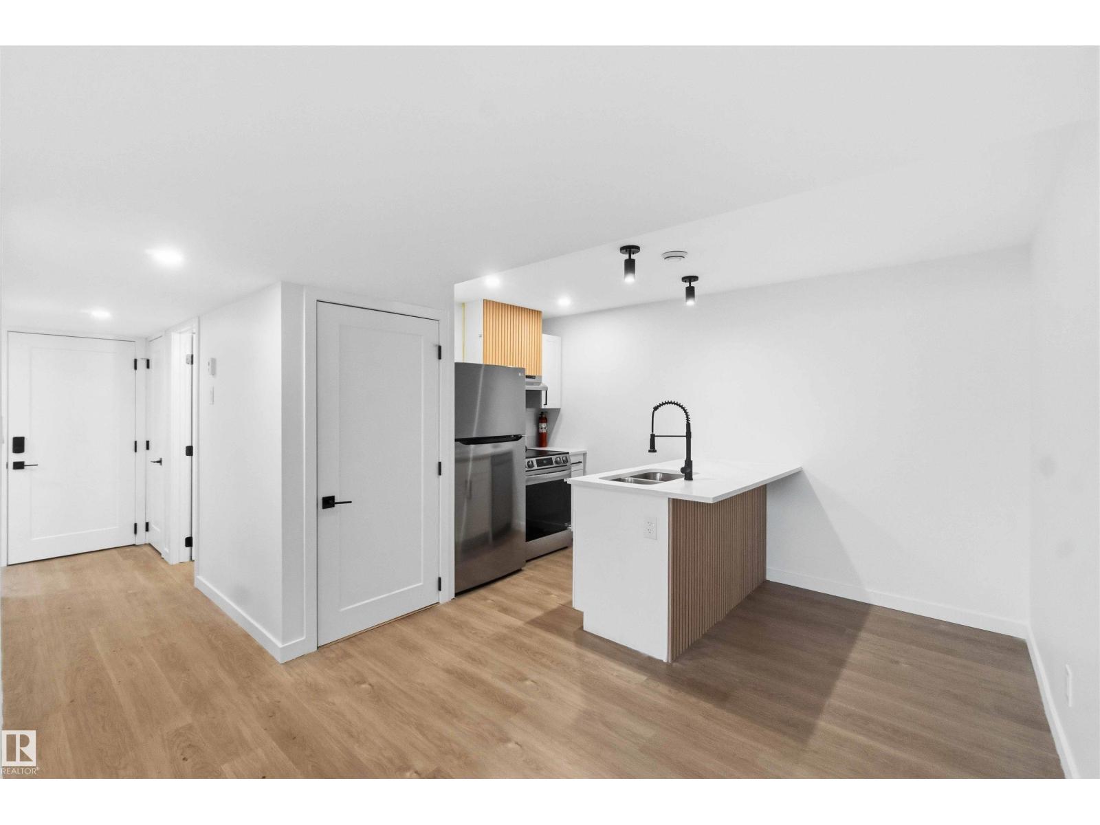 8522 8524 84 AV NW - 32