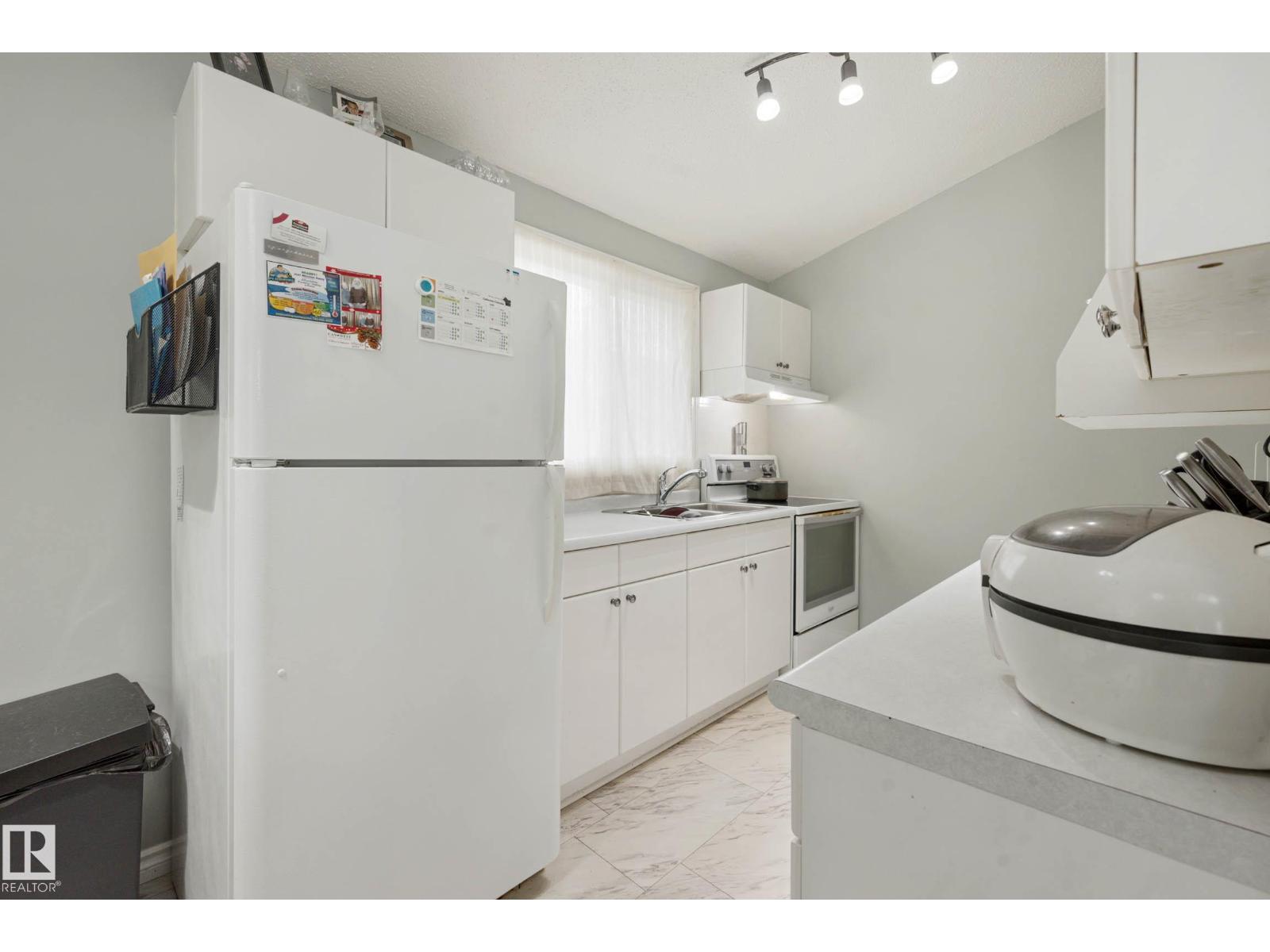 11828 & 11830 45 ST NW - 28