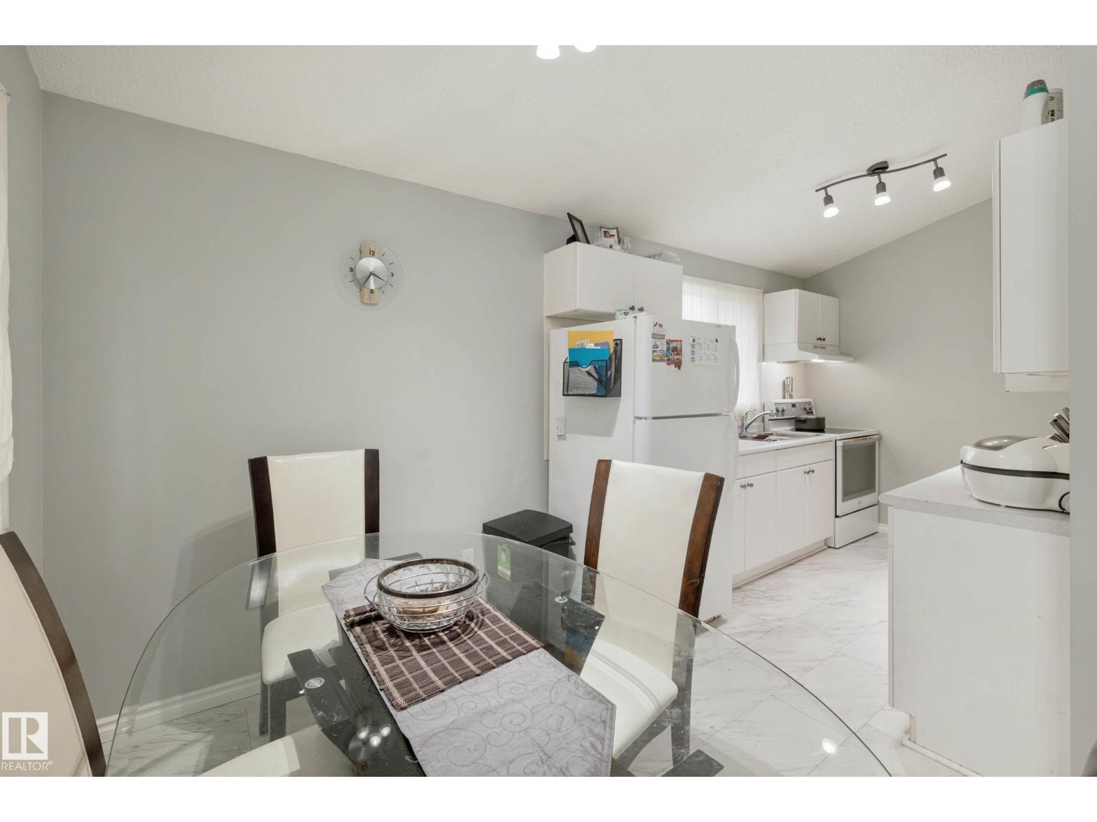 11828 & 11830 45 ST NW - 29