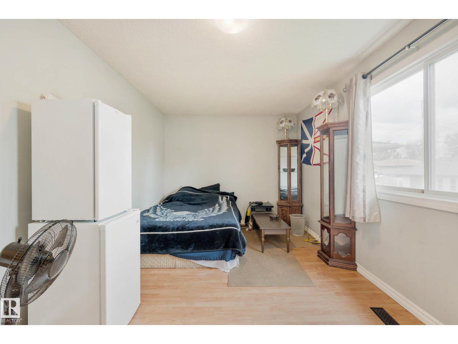 11828 & 11830 45 ST NW - 31