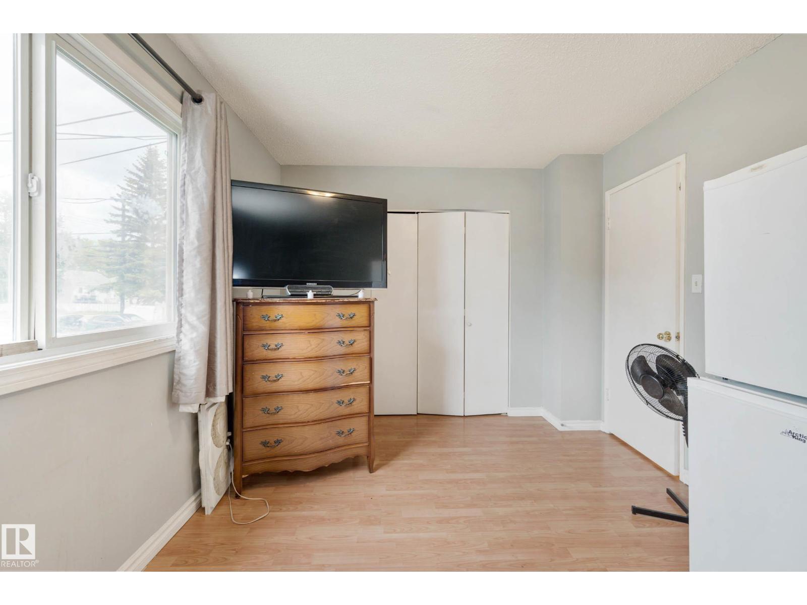 11828 & 11830 45 ST NW - 32