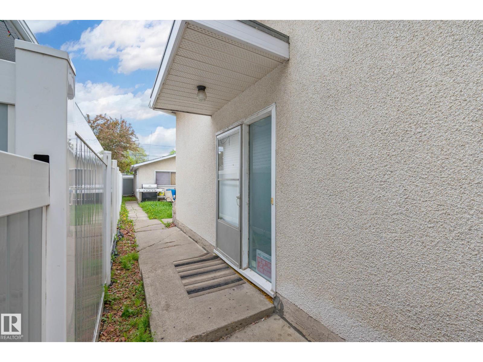 11828 & 11830 45 ST NW - 38