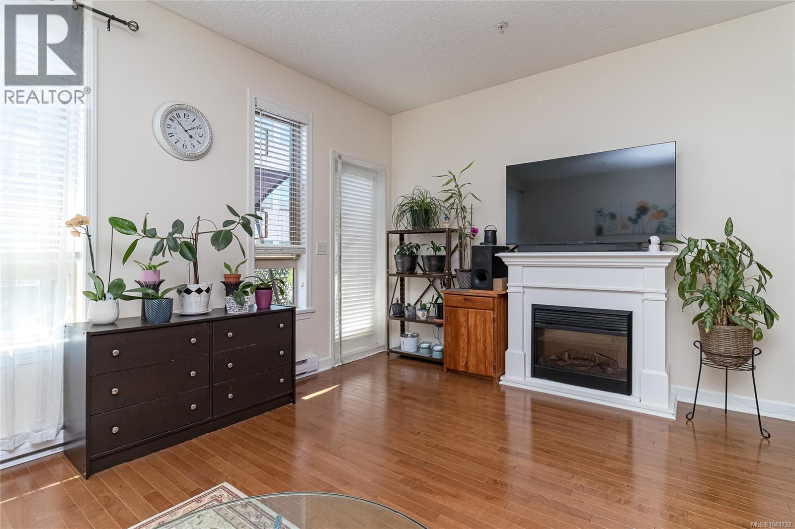 #401 825 Goldstream Ave - 6