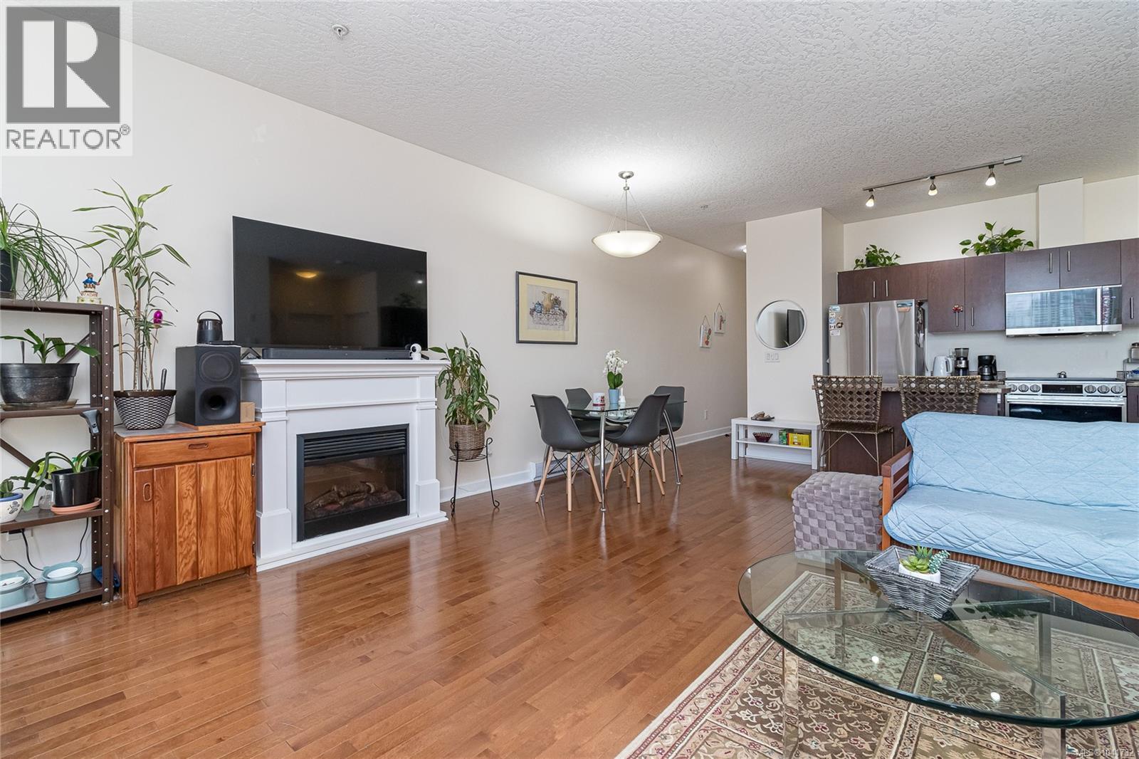 #401 825 Goldstream Ave - 8