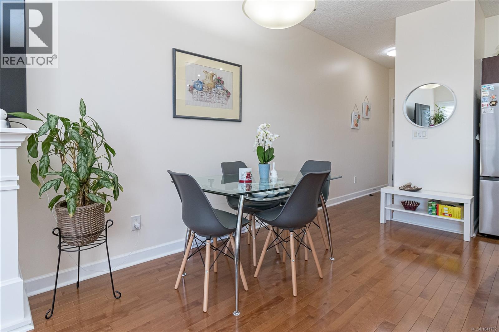 #401 825 Goldstream Ave - 9