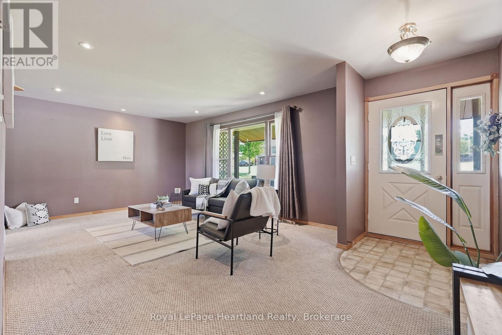 6 BROWN STREET N - 10