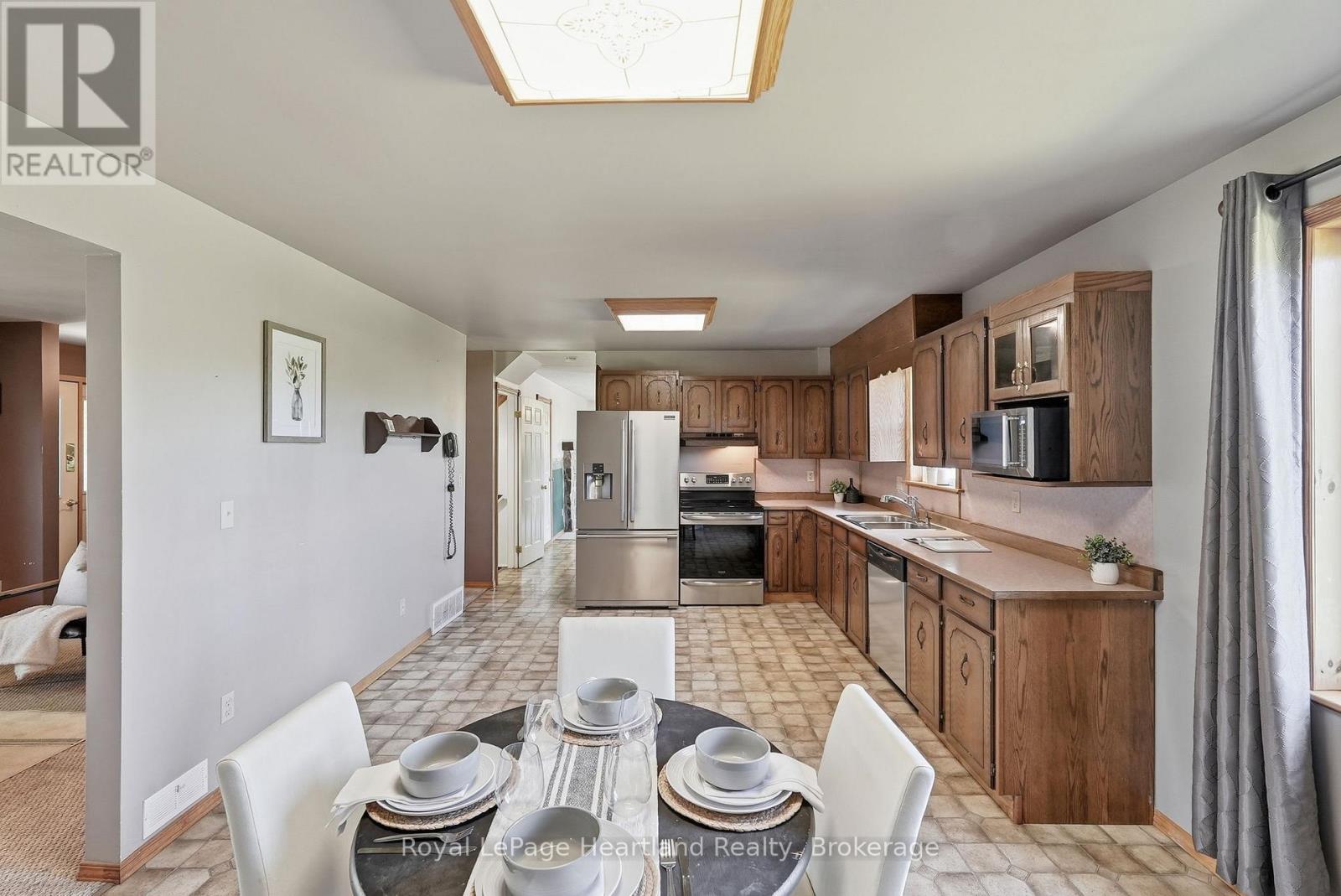 6 BROWN STREET N - 12