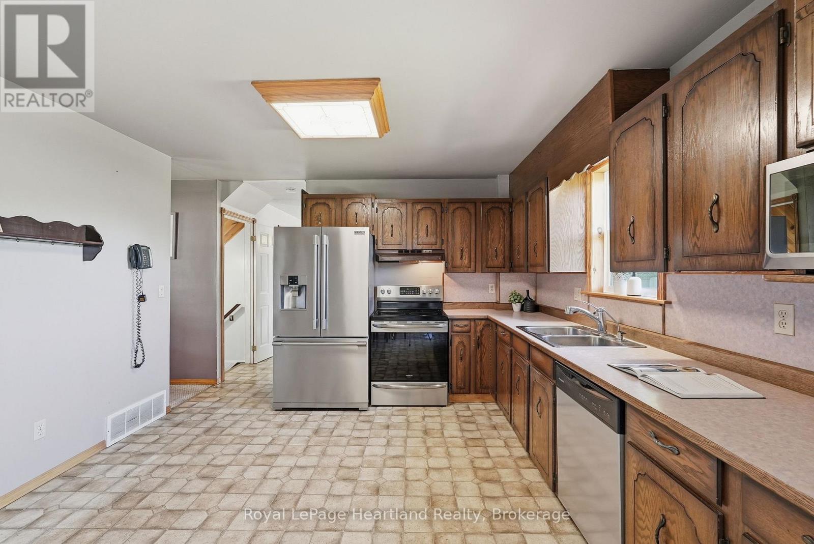 6 BROWN STREET N - 13