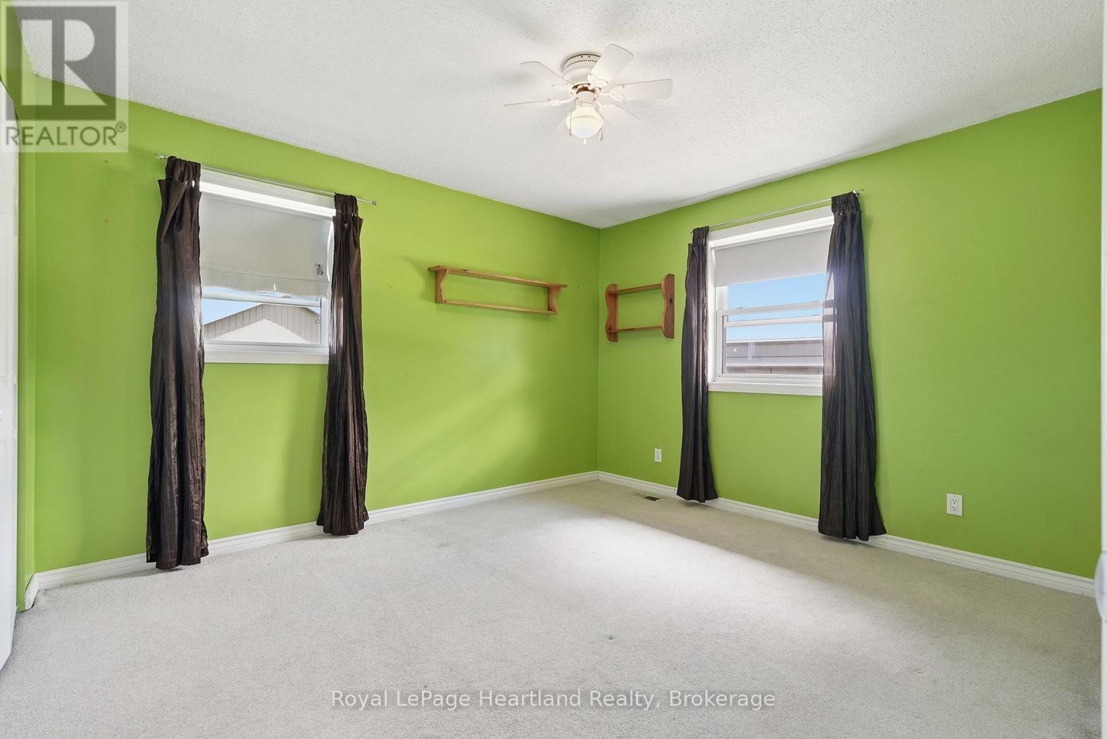 6 BROWN STREET N - 23