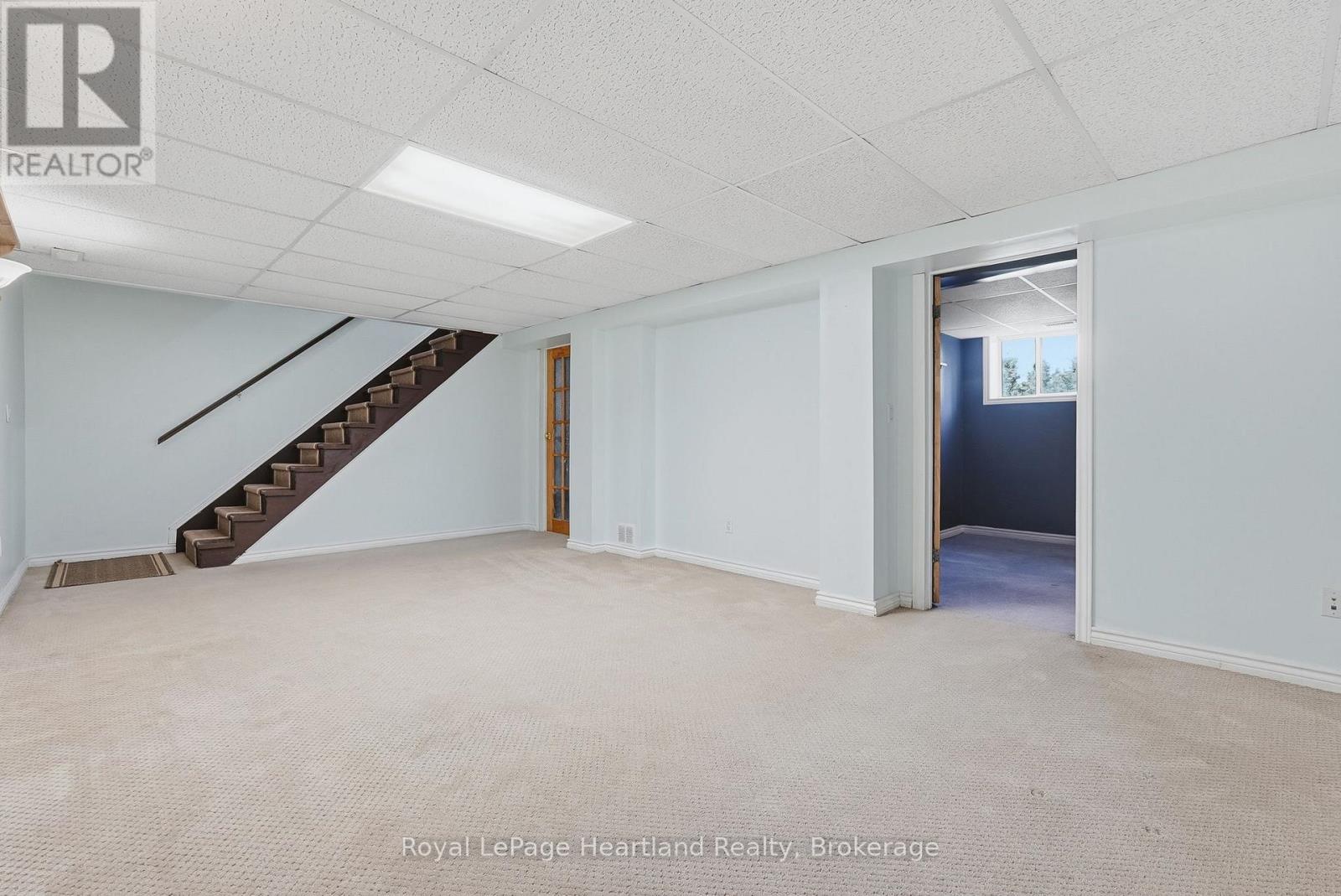 6 BROWN STREET N - 25