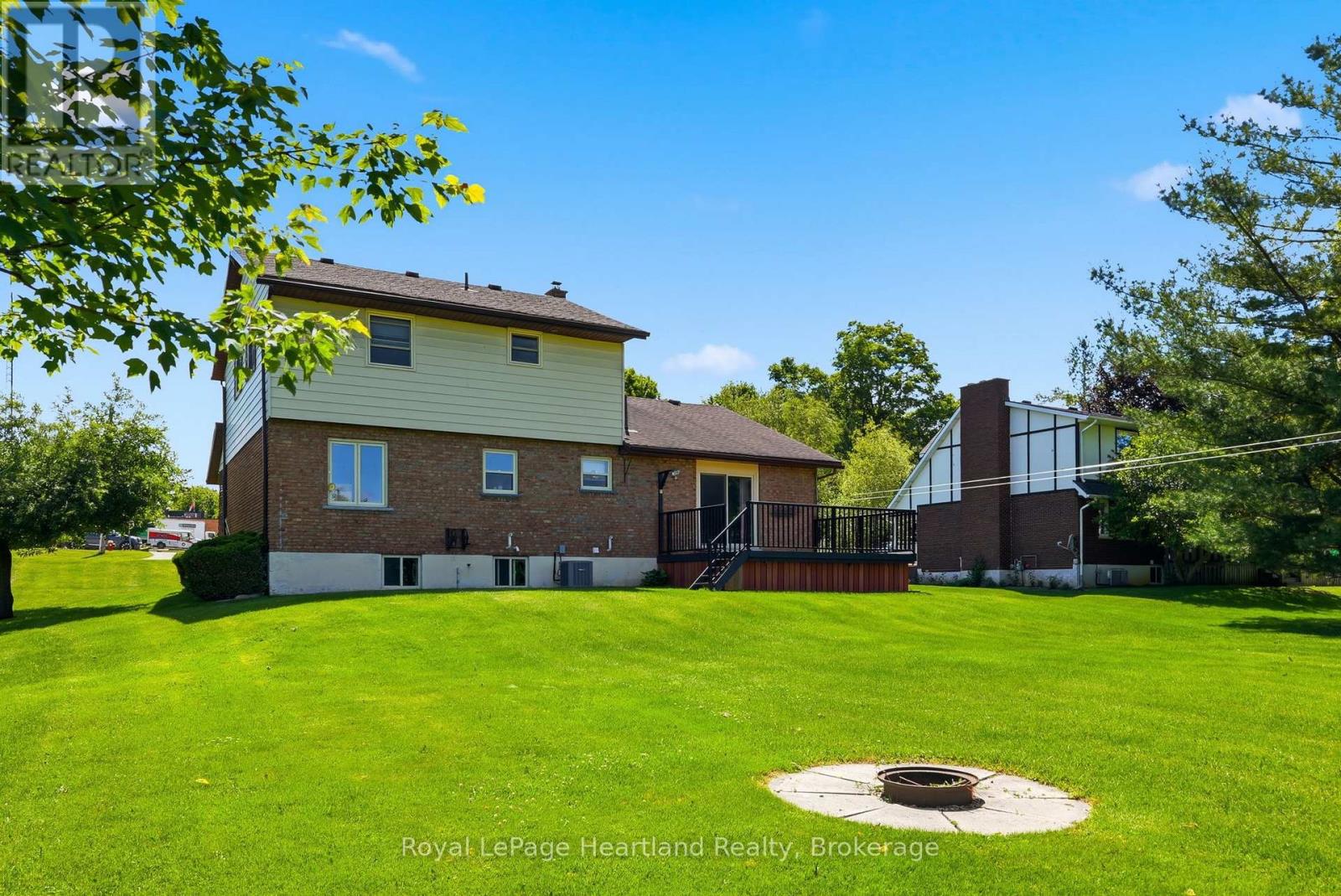 6 BROWN STREET N - 36