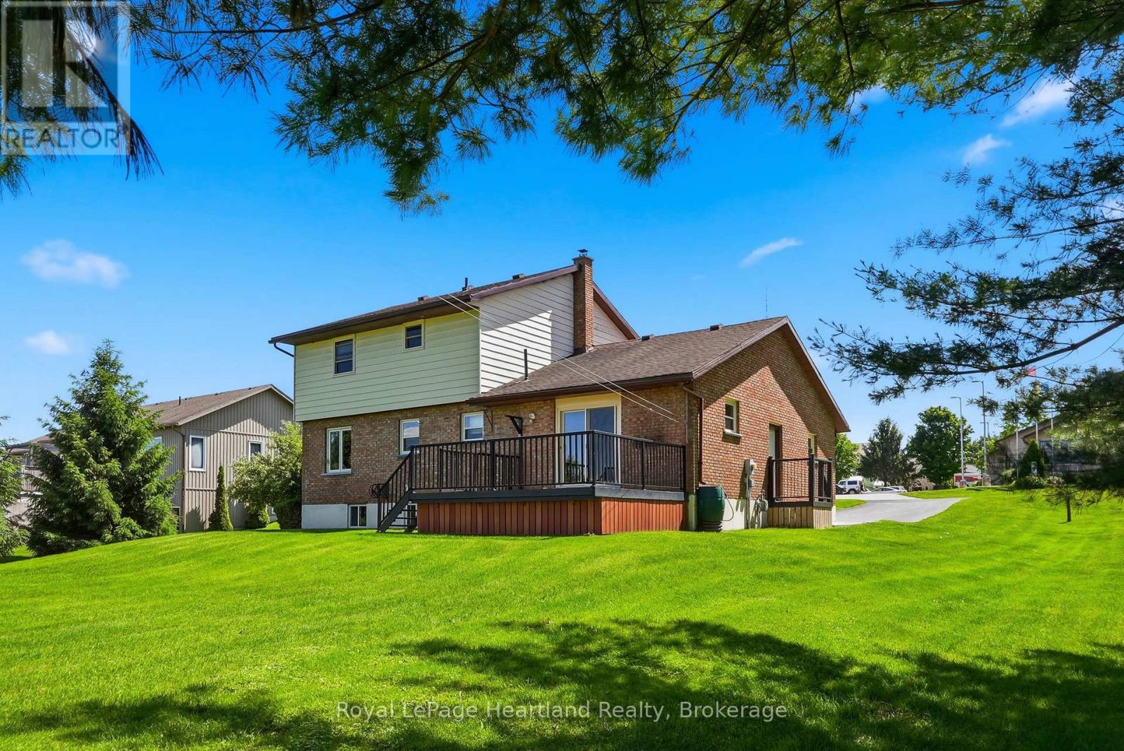 6 BROWN STREET N - 38