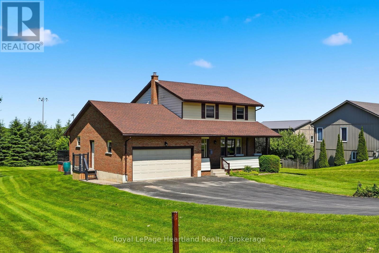 6 BROWN STREET N - 4