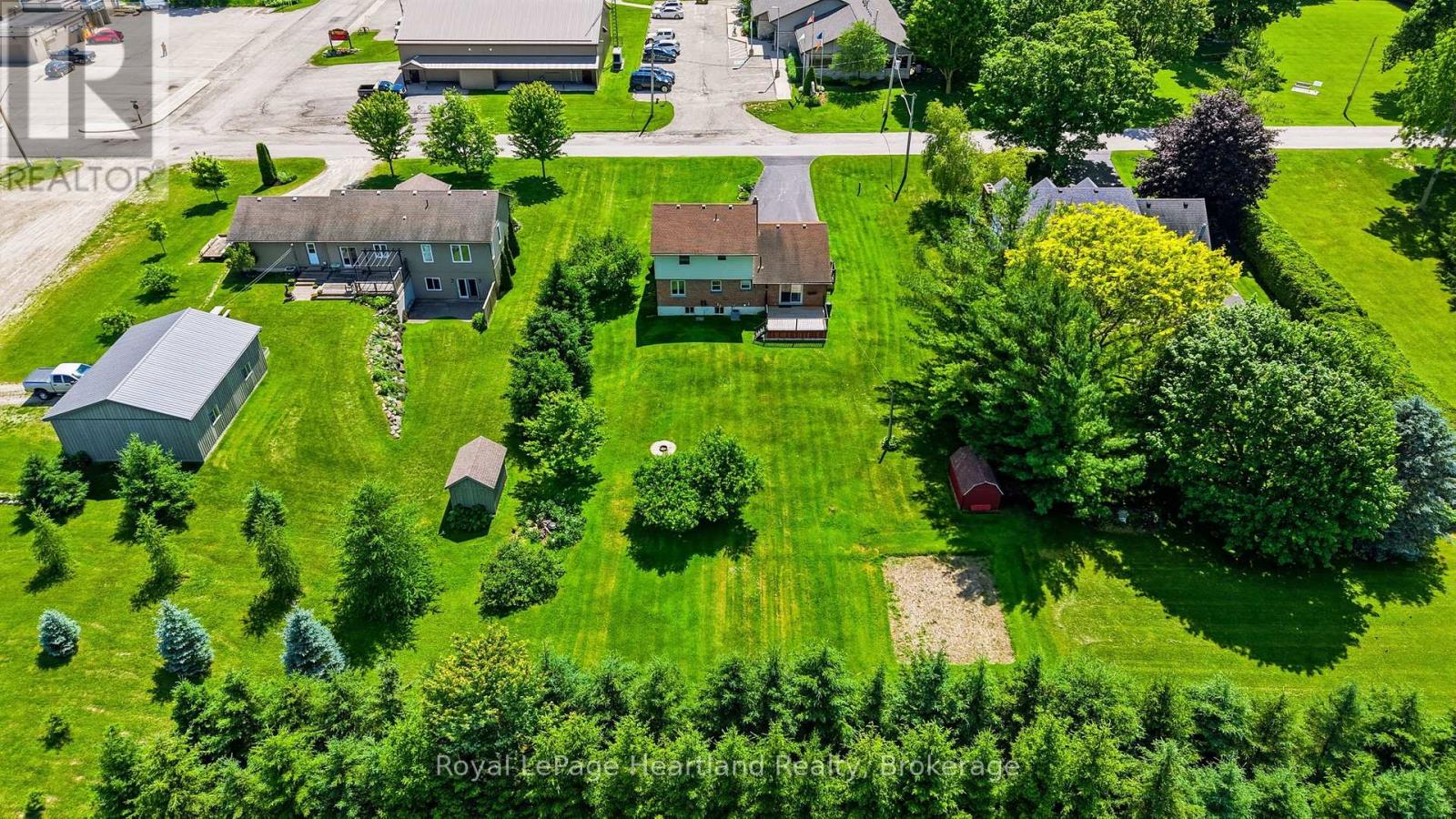 6 BROWN STREET N - 40