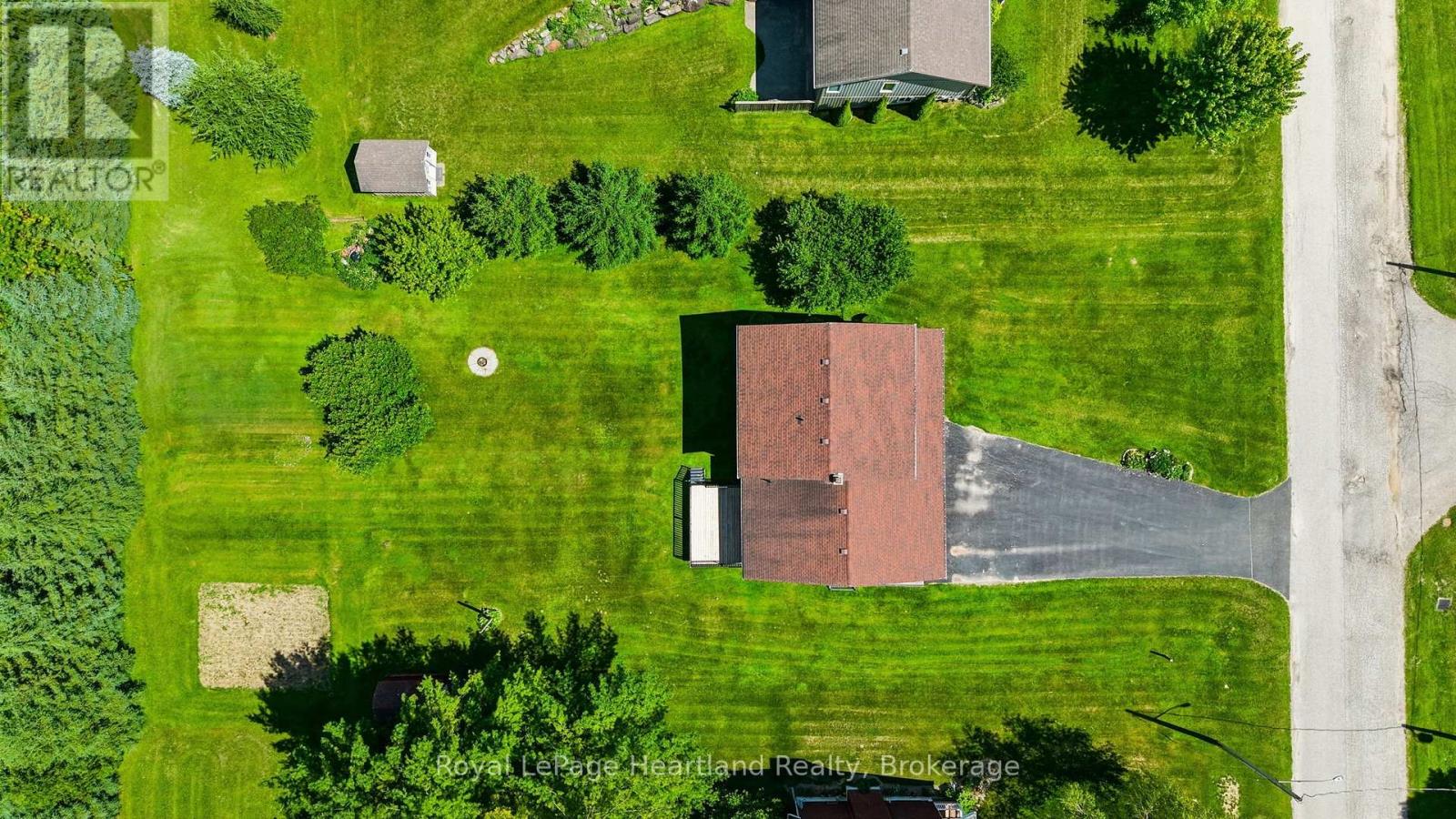6 BROWN STREET N - 41