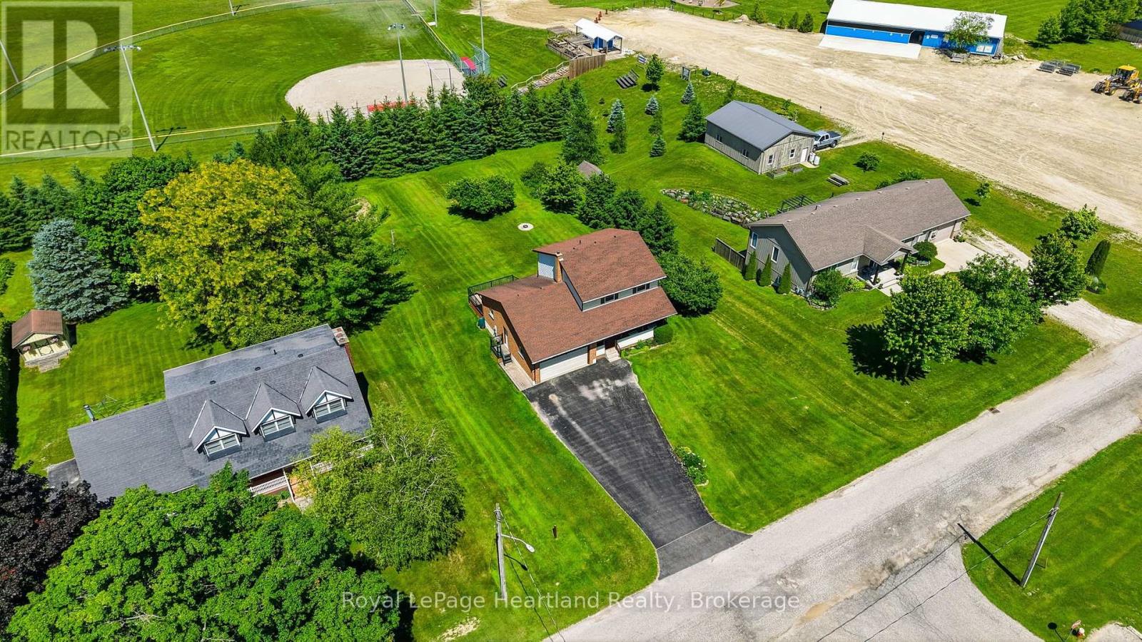 6 BROWN STREET N - 42