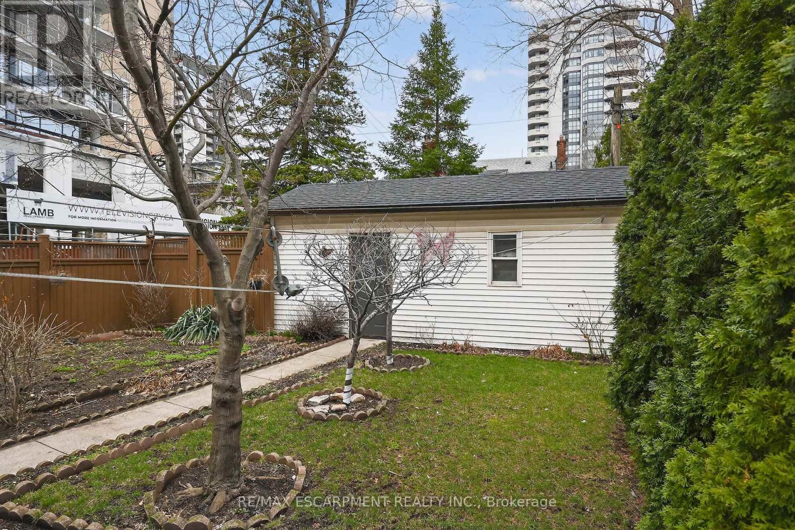 144 HUNTER STREET W - 39