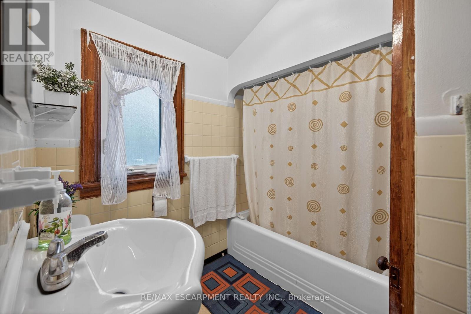 144 HUNTER STREET W - 26