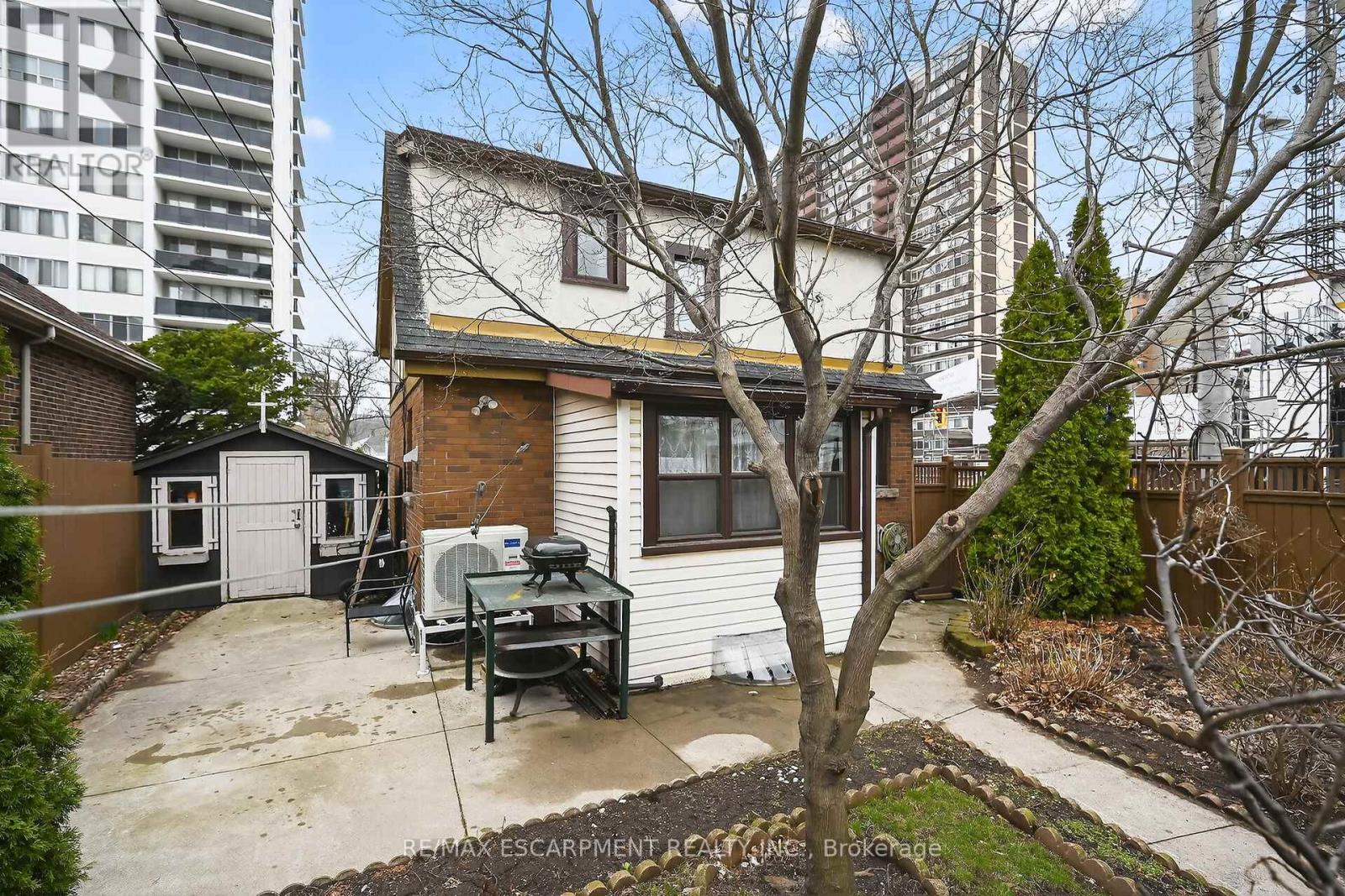 144 HUNTER STREET W - 35