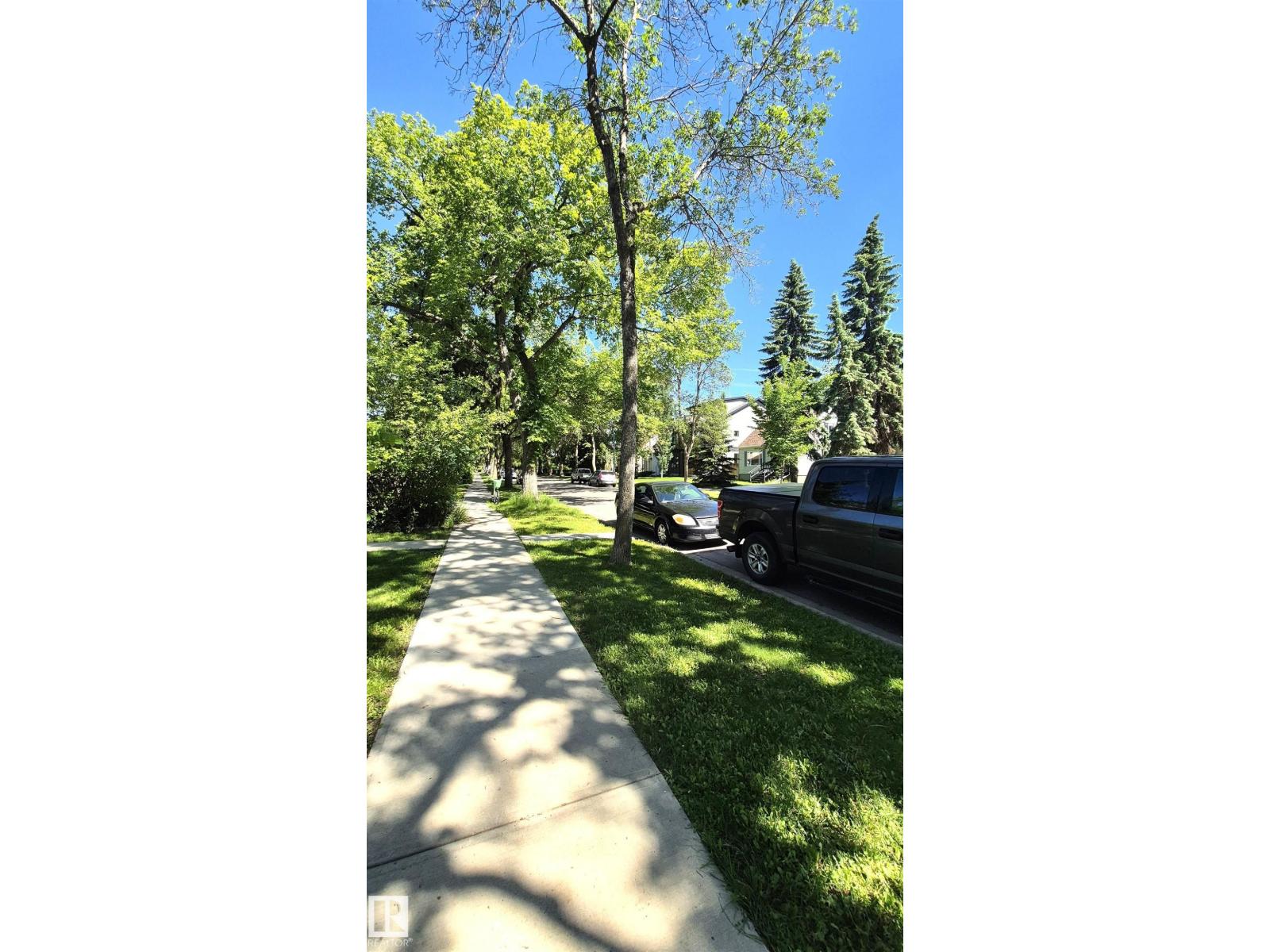 11246 78 AV NW - 4