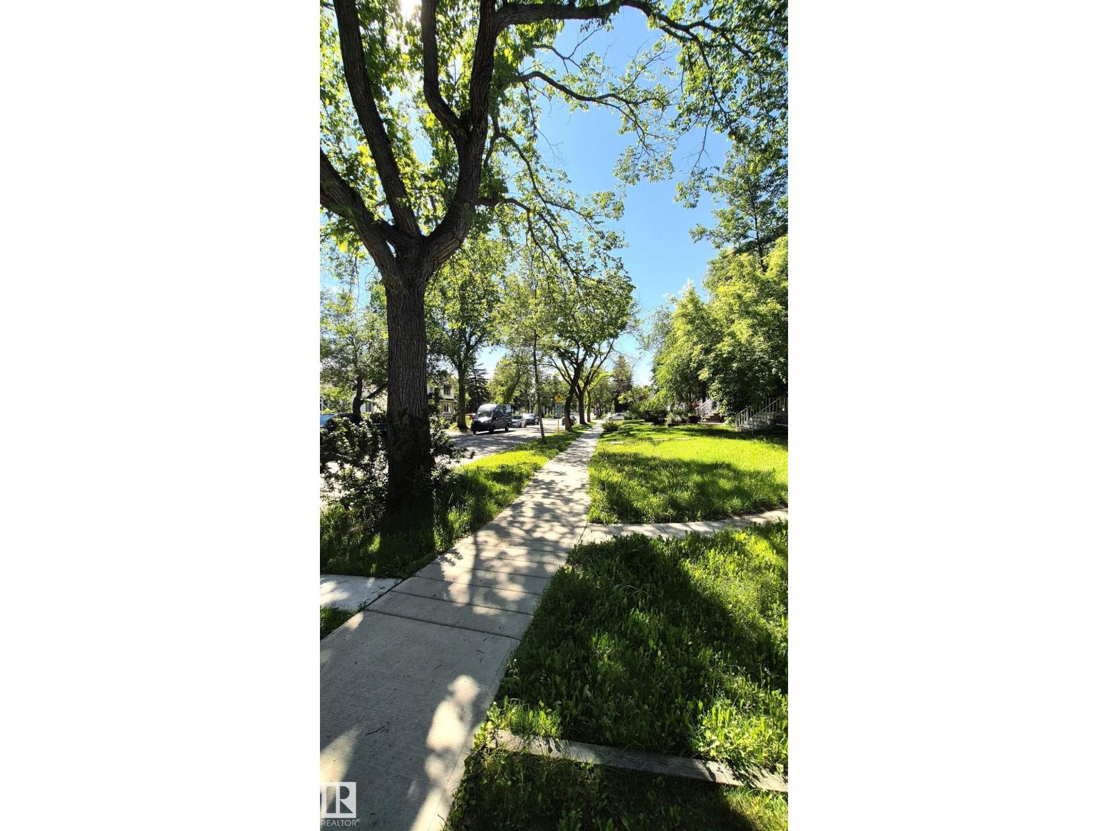11246 78 AV NW - 5