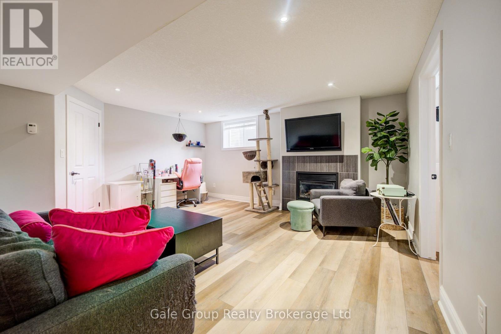 47 GRAYDON DRIVE - 27
