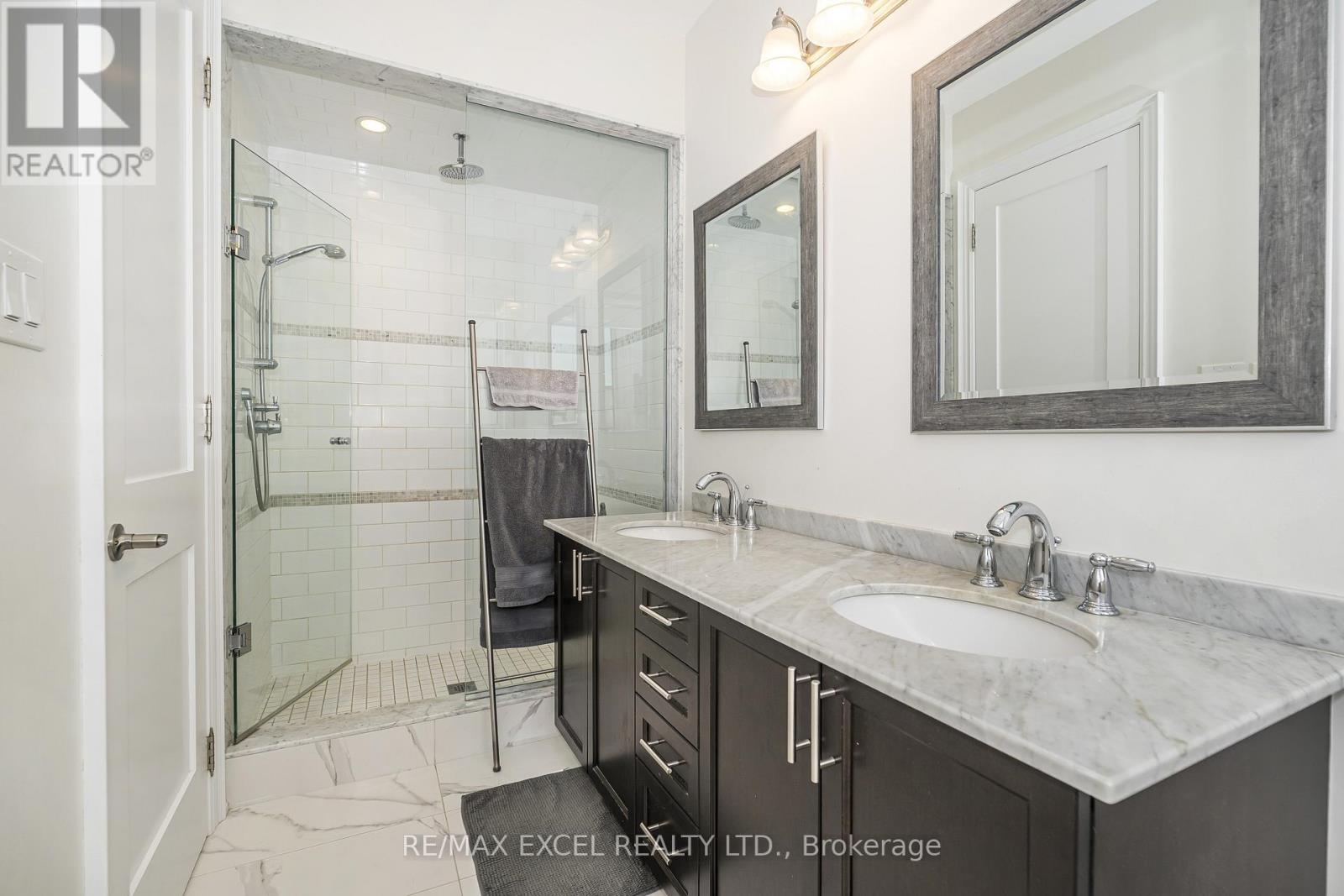 42 AYLIN CRESCENT - 17