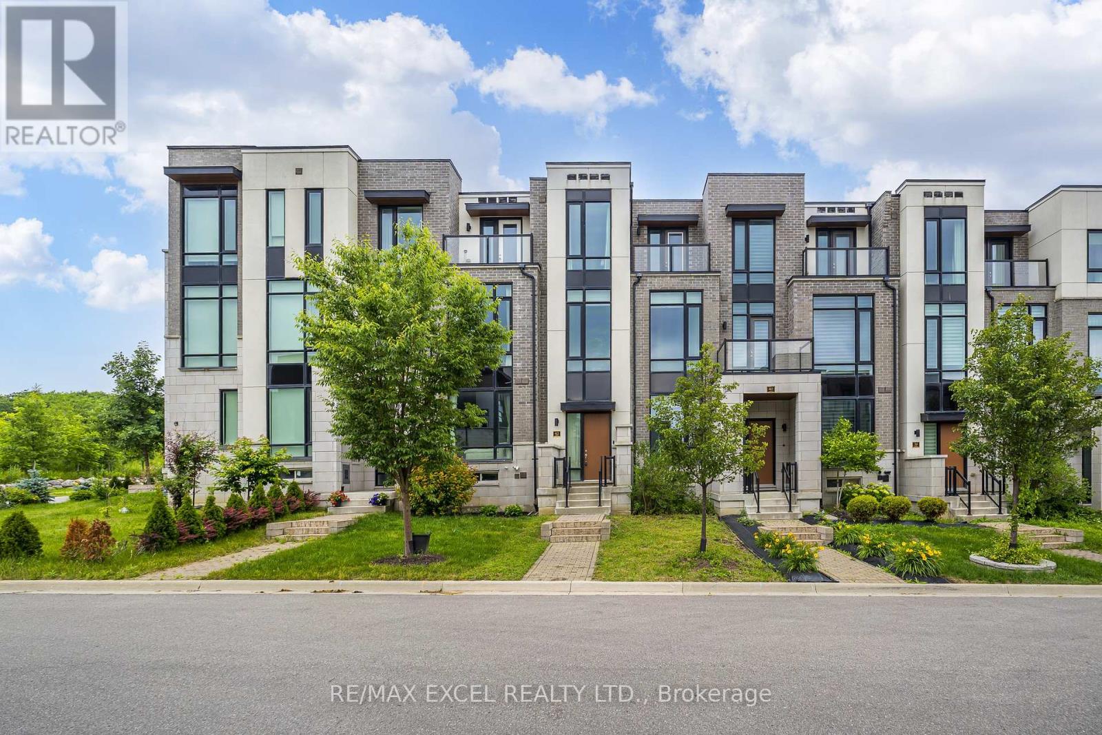 42 AYLIN CRESCENT - 2