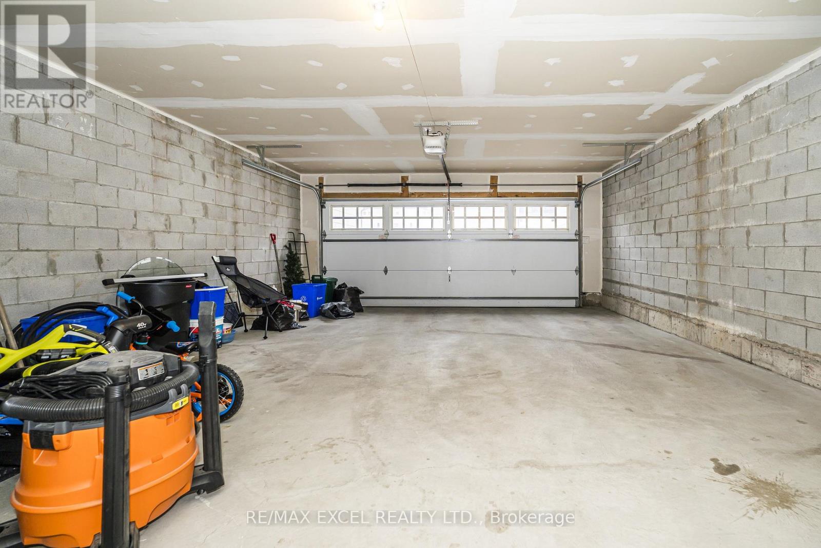 42 AYLIN CRESCENT - 24