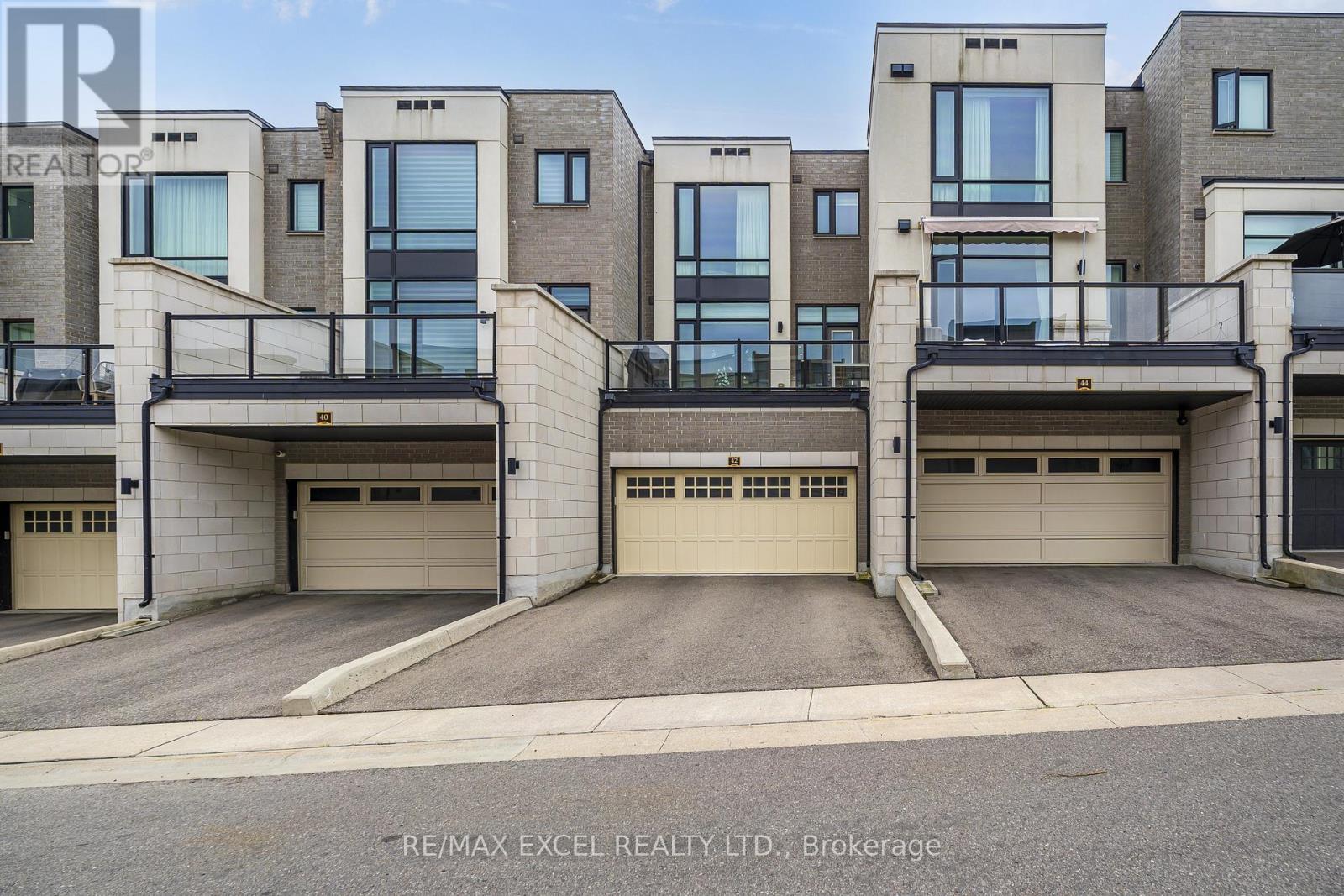 42 AYLIN CRESCENT - 25