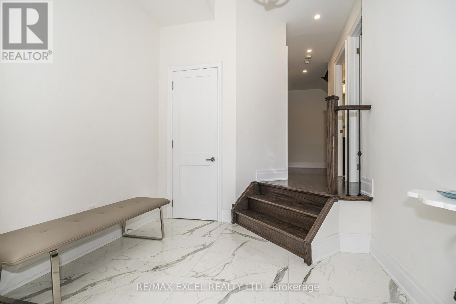 42 AYLIN CRESCENT - 4