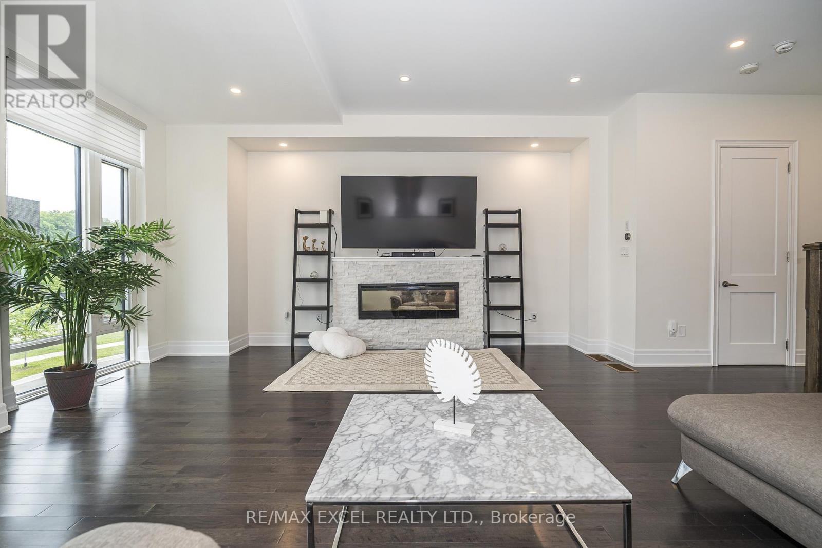 42 AYLIN CRESCENT - 7