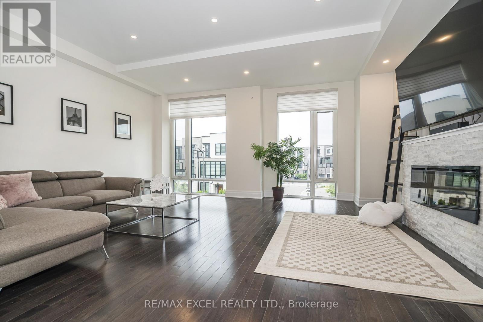 42 AYLIN CRESCENT - 8