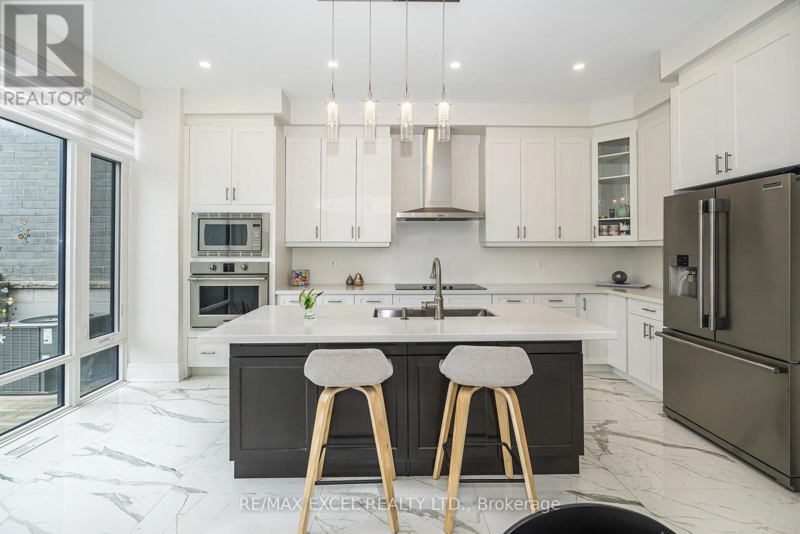 42 AYLIN CRESCENT - 9