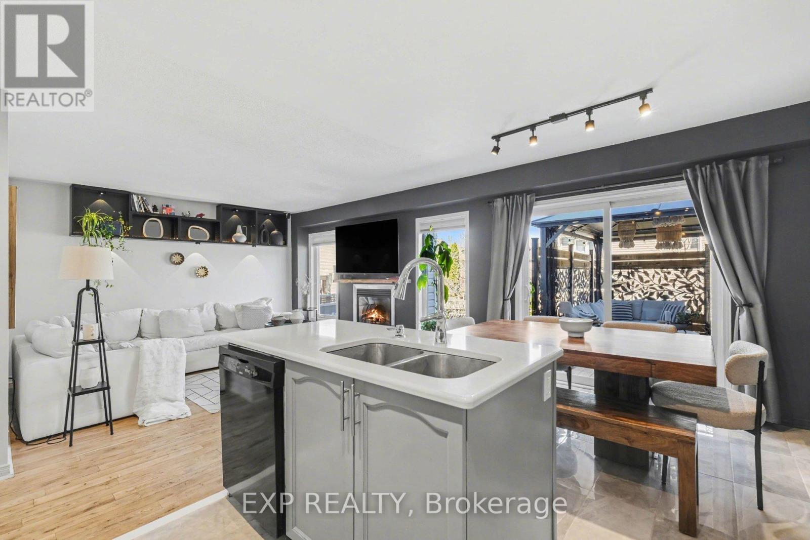 281 SORENTO STREET - 9