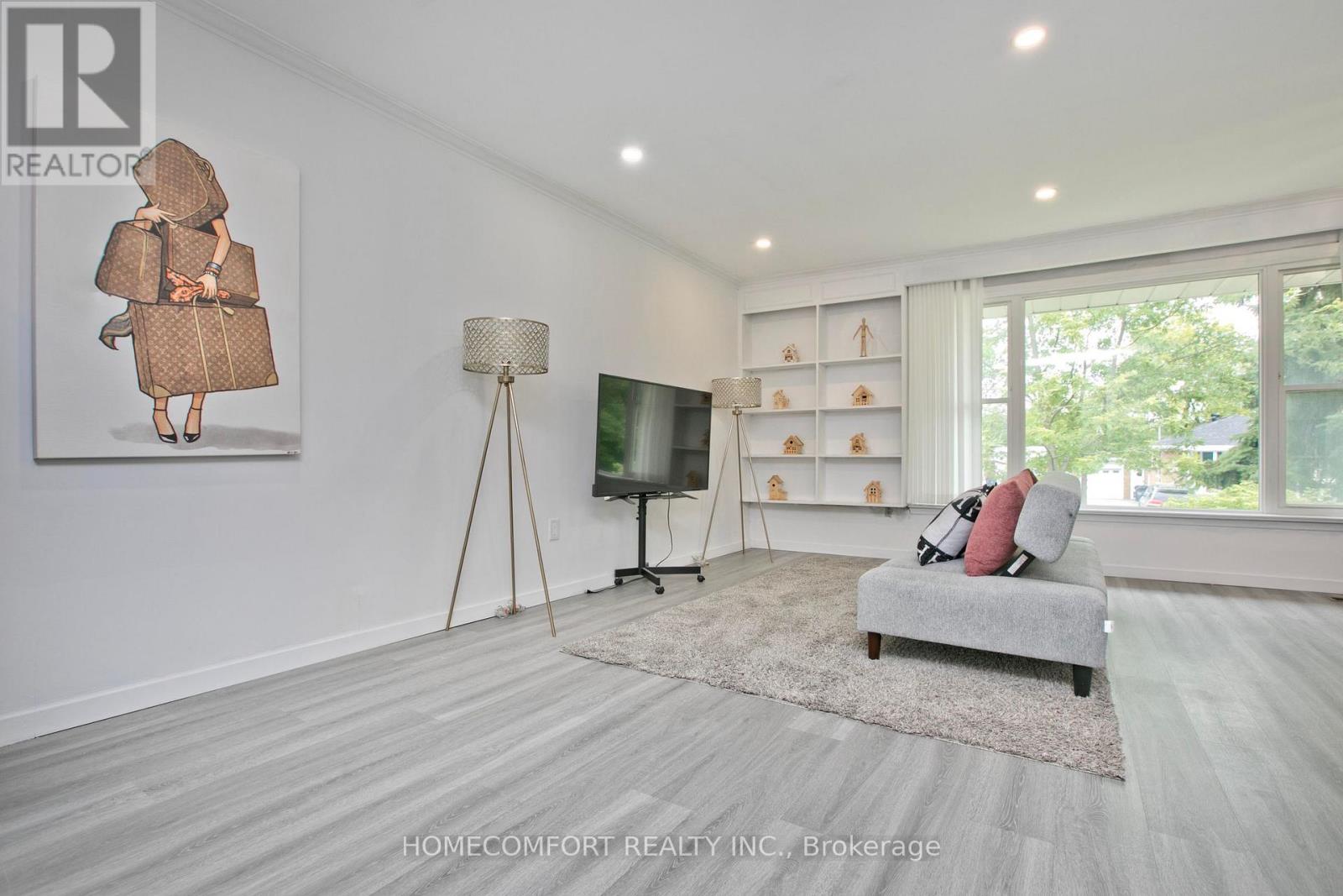 19 BEACHAM CRESCENT - 1
