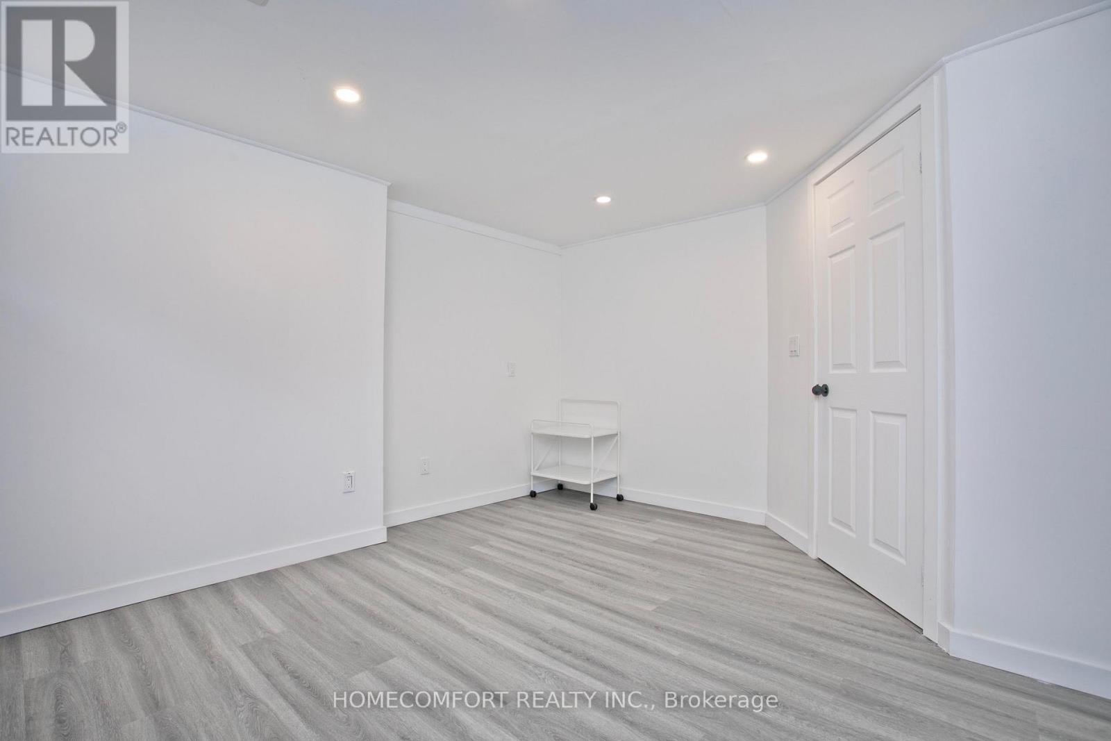 19 BEACHAM CRESCENT - 21