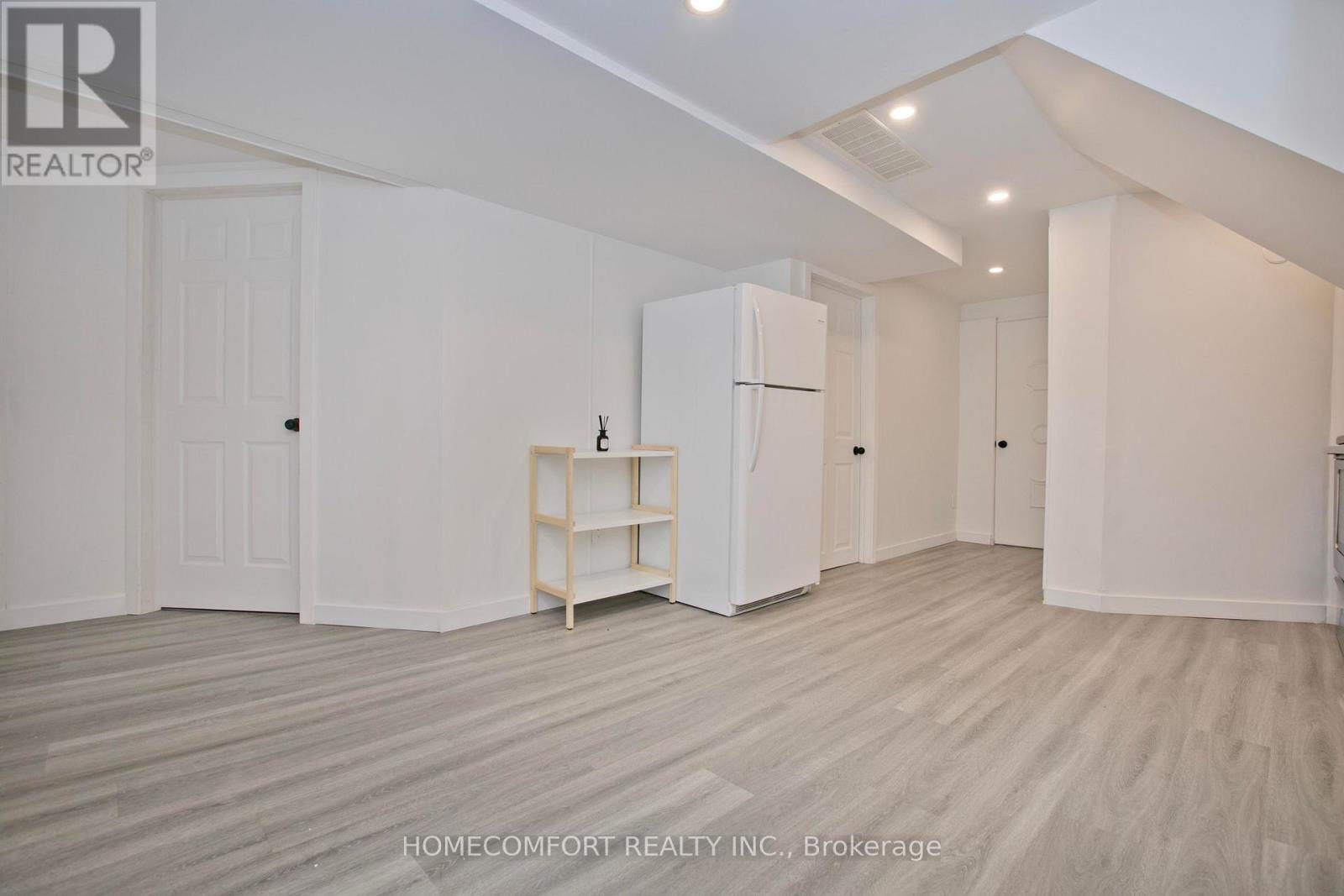 19 BEACHAM CRESCENT - 22